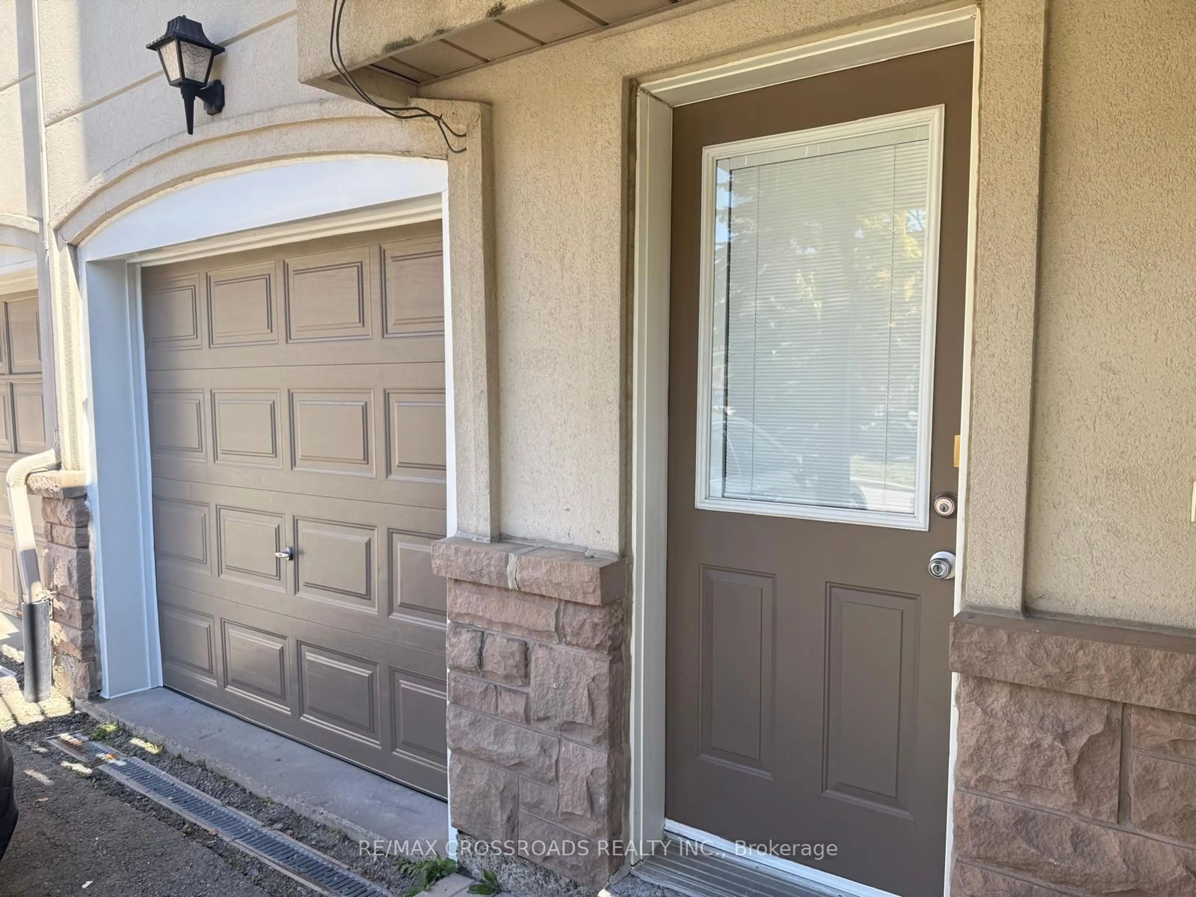 Indoor entryway for 10 Post Oak Dr #2, Richmond Hill Ontario L4E 4H8