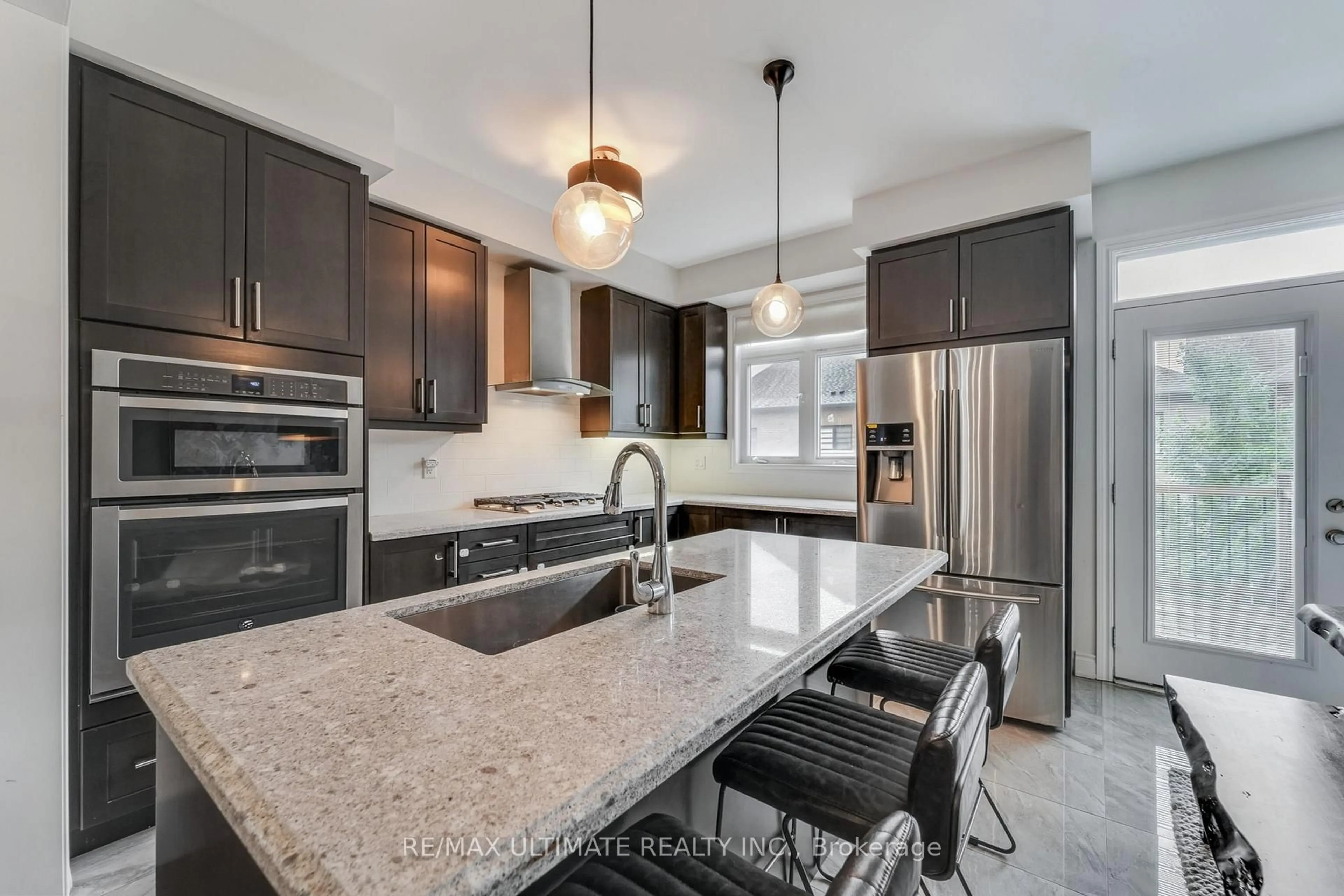 Open concept kitchen, ceramic/tile floor for 37 Zenith Ave, Vaughan Ontario L4H 4K9