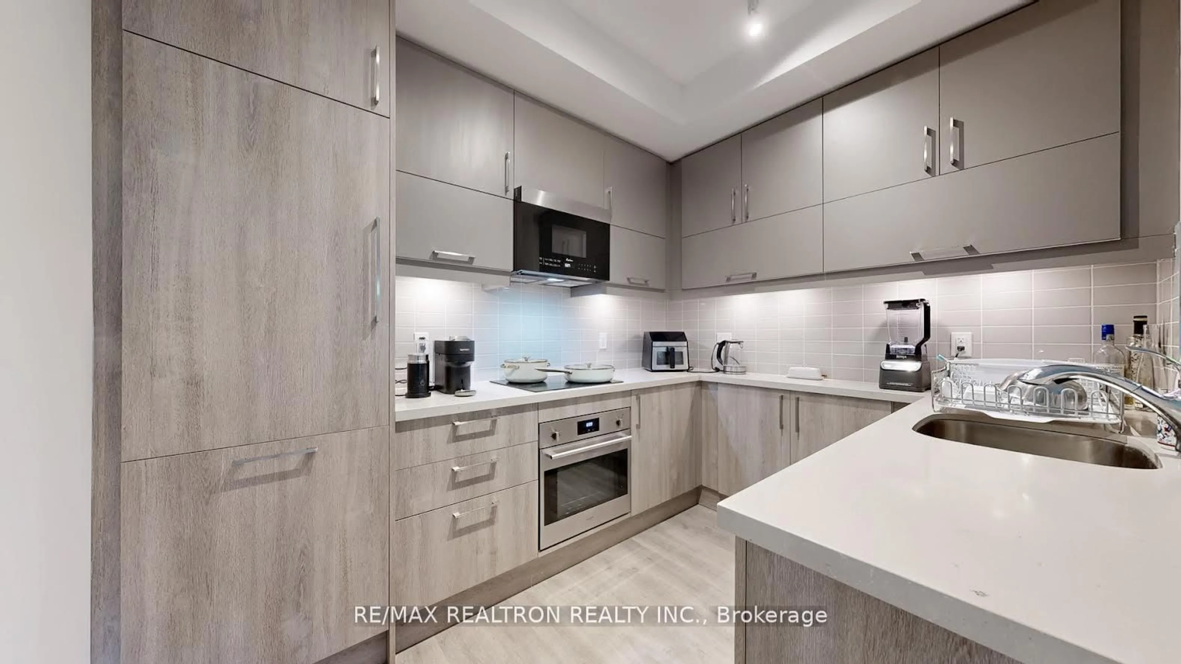 Standard kitchen, unknown for 38 Simcoe Promenade Circ #319C, Markham Ontario L6G 0H7