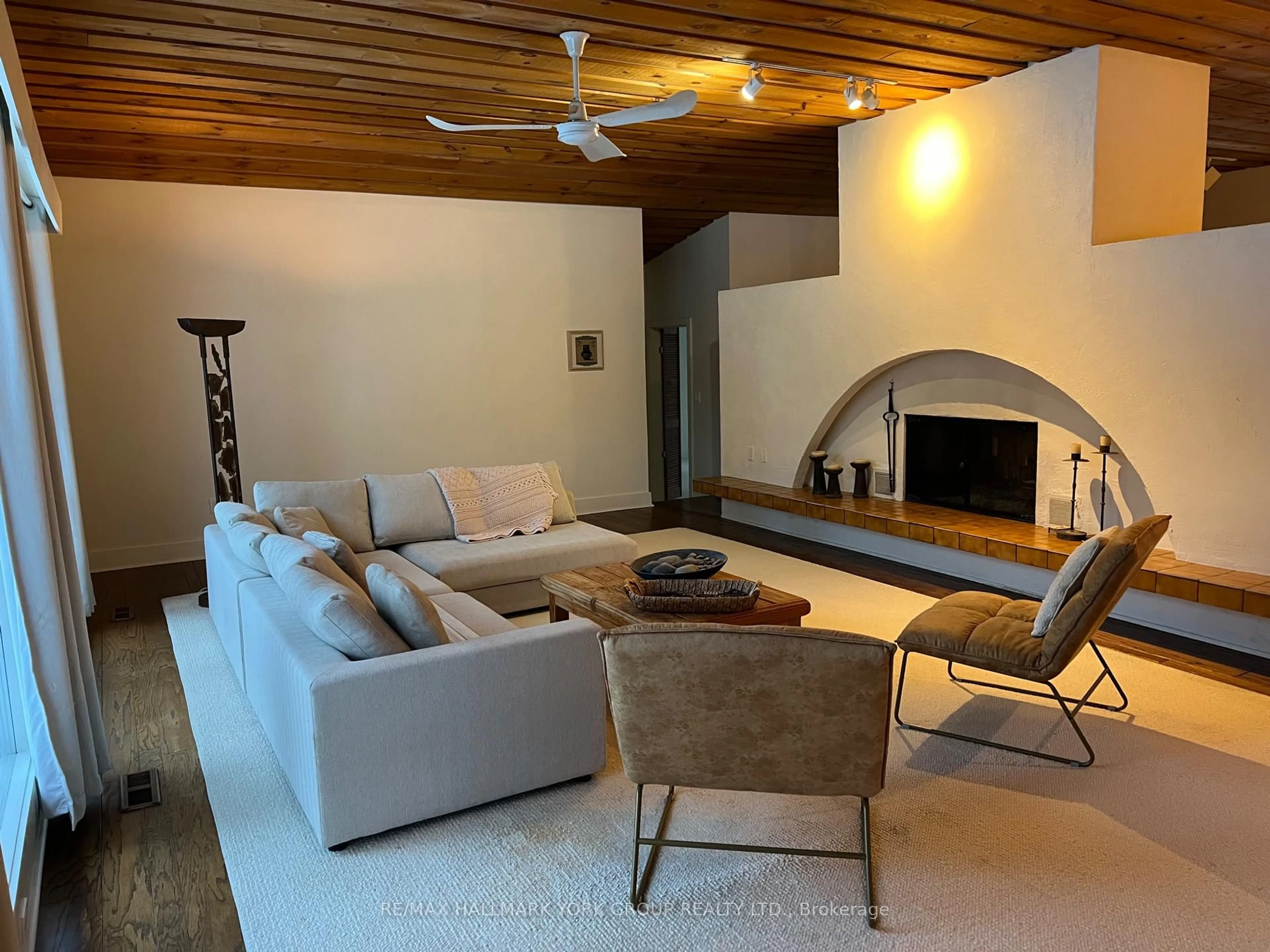 Living room with furniture, unknown for 128 Brule Tr, King Ontario L7B 0C7