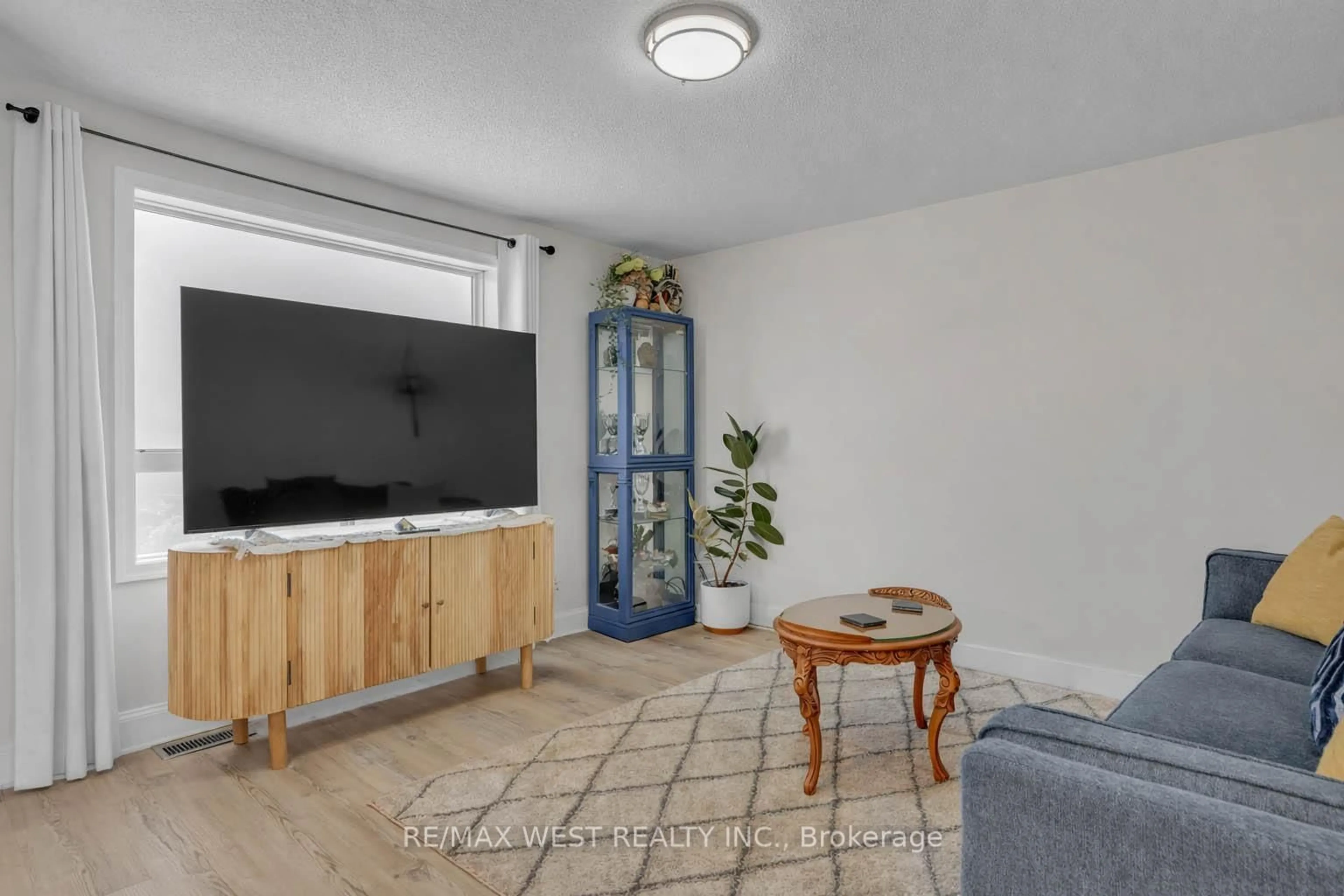 Unknown for 2021 Swan St, Innisfil Ontario L9S 0B5