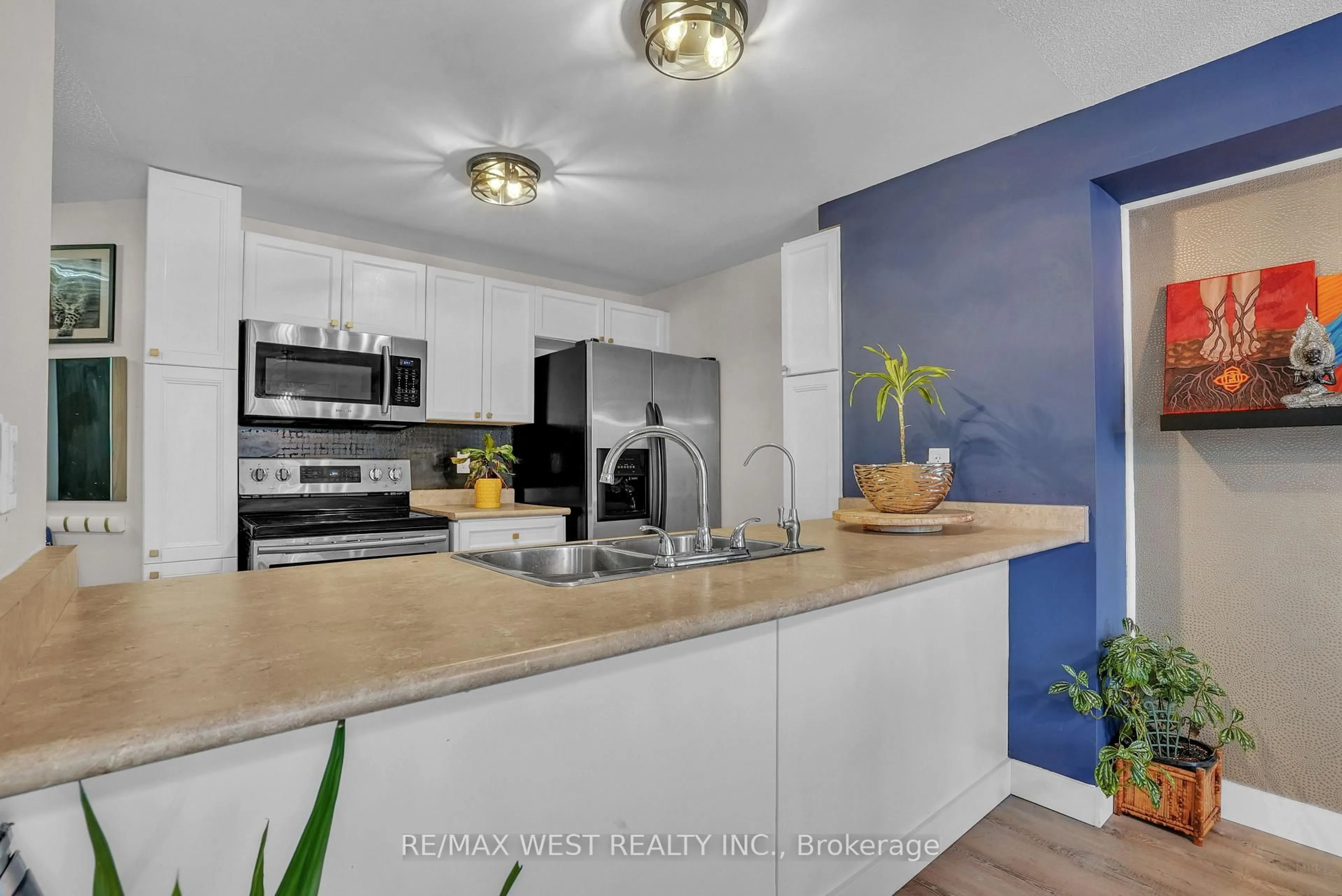 Open concept kitchen, unknown for 2021 Swan St, Innisfil Ontario L9S 0B5