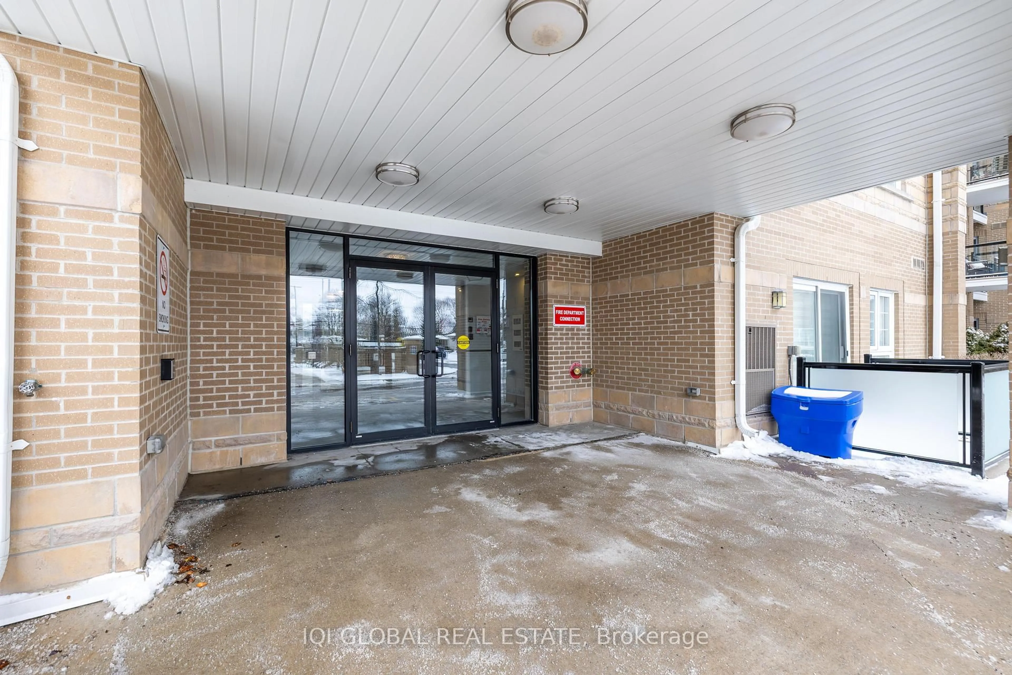 Indoor foyer for 481 Rupert Ave #2205, Whitchurch-Stouffville Ontario L4A 1Y7
