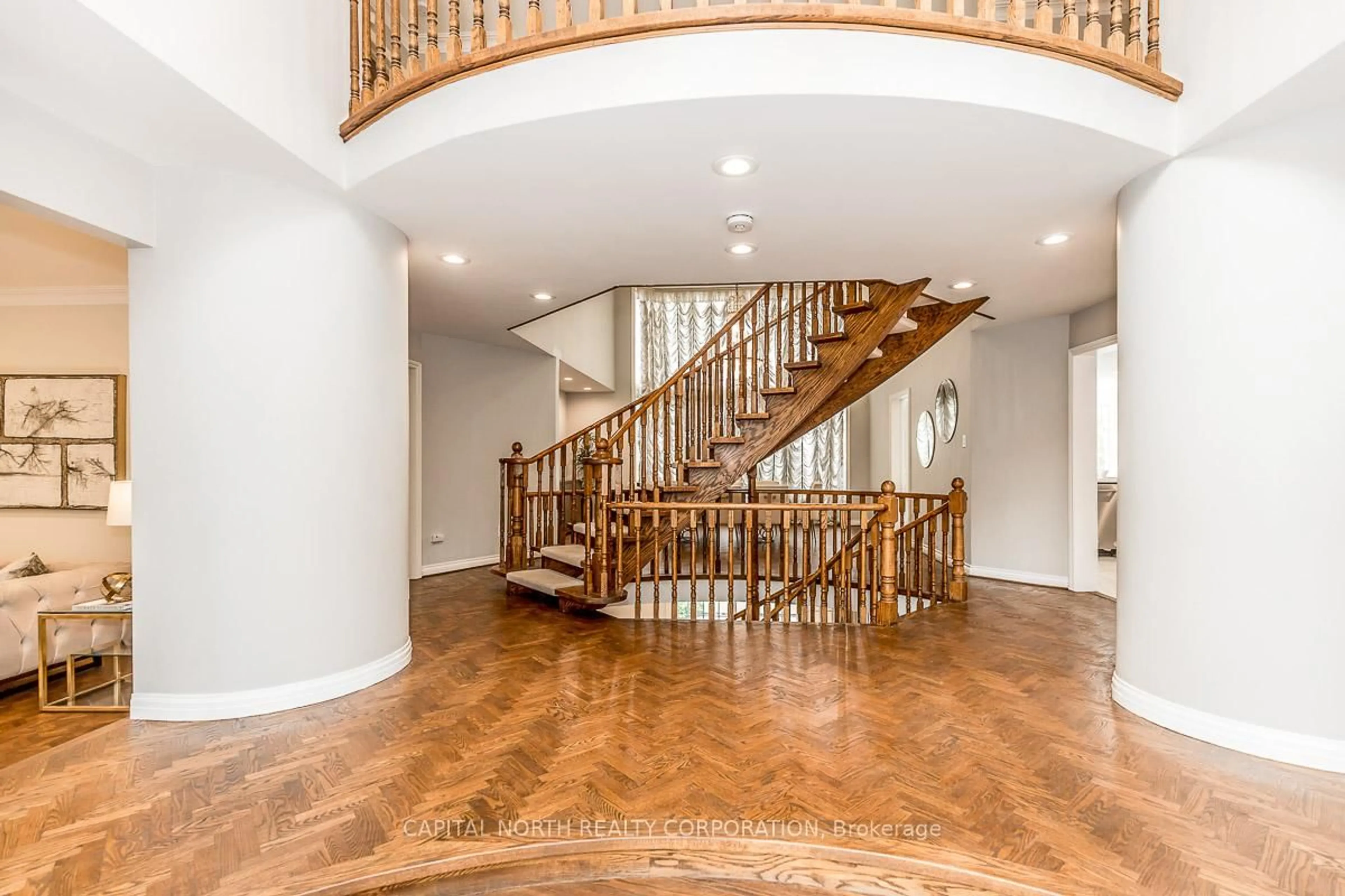 Indoor foyer for 4 Prescott Crt, Markham Ontario L3T 5W7