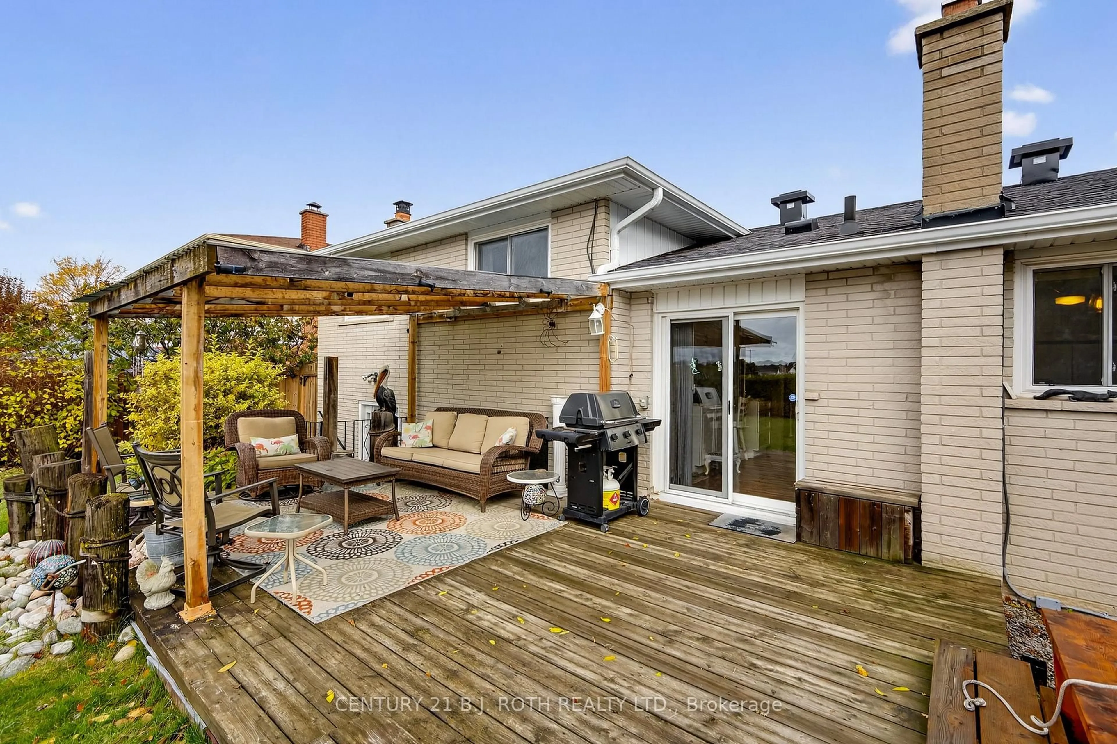 Patio, street for 212 Church St, Bradford West Gwillimbury Ontario L3Z 1R2