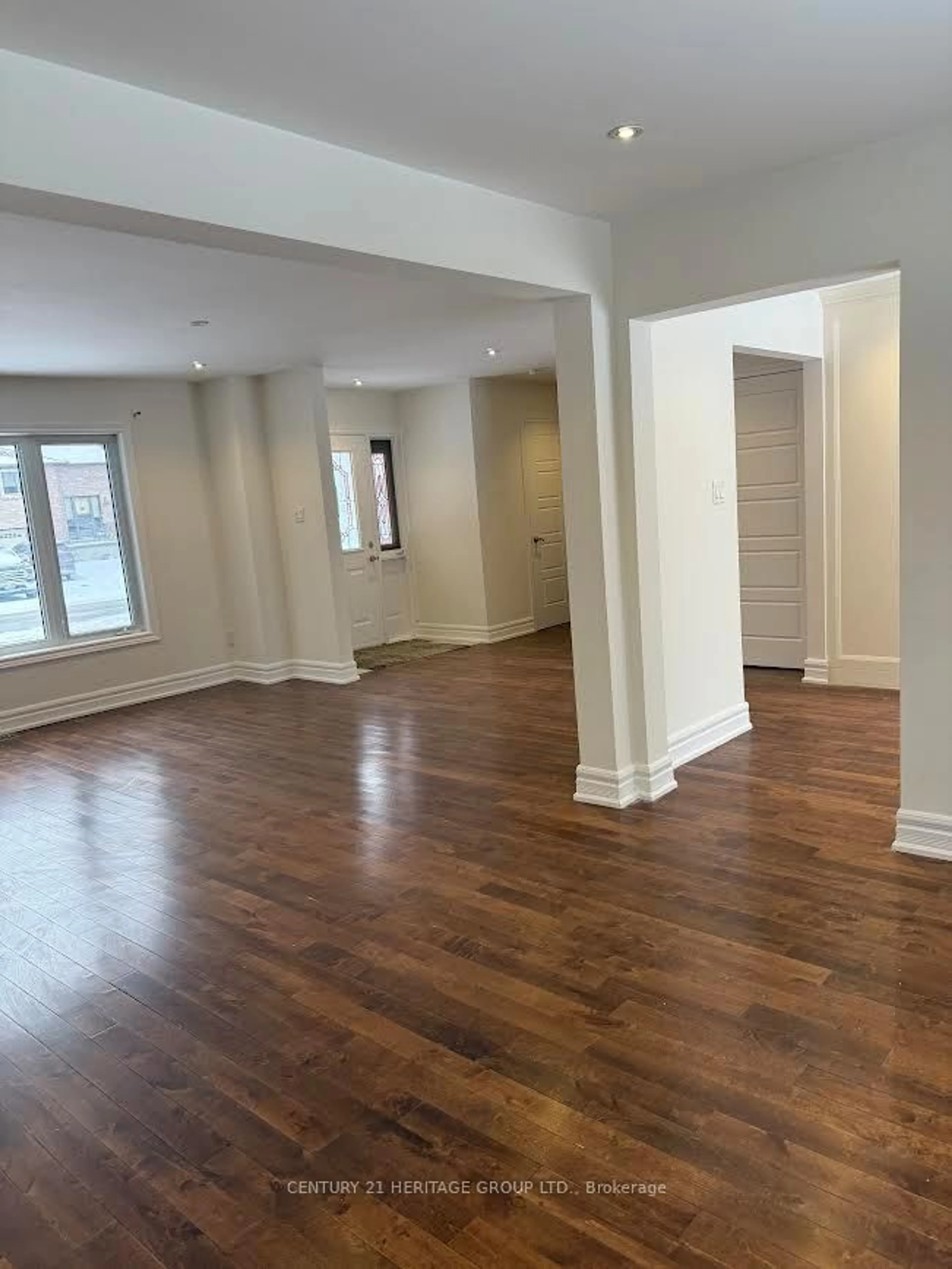 A pic of a room for 913 Jacarandah Dr, Newmarket Ontario L3Y 5J5