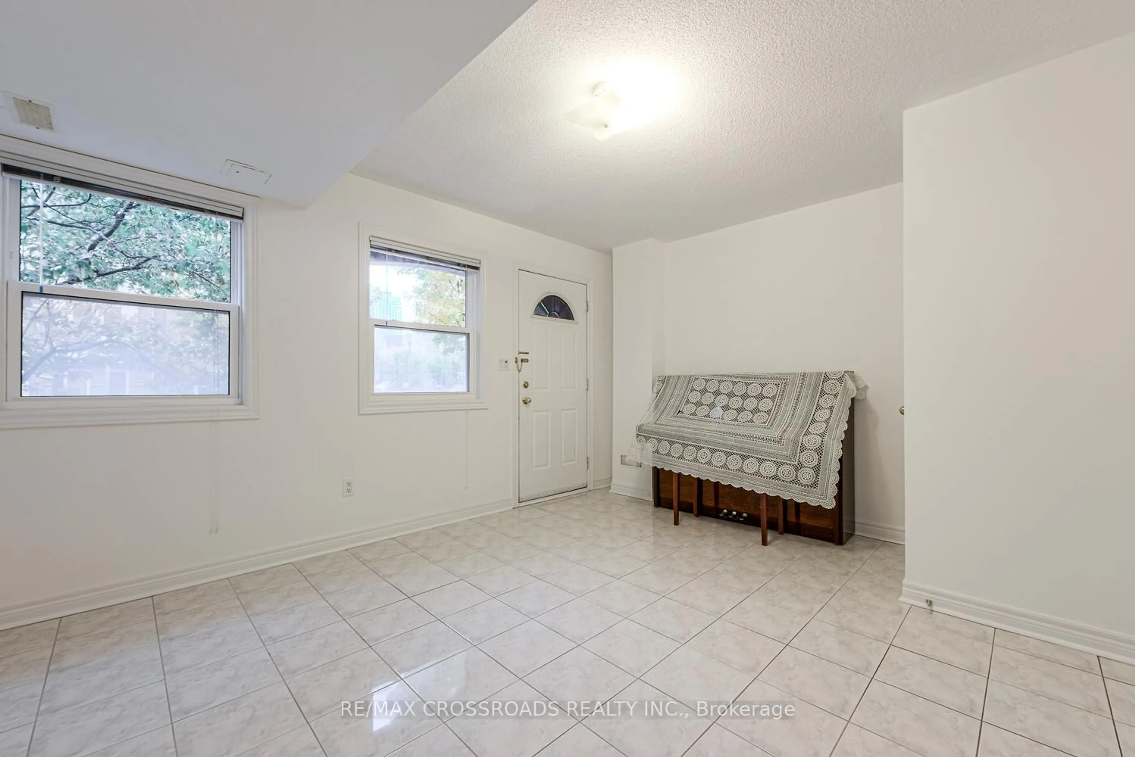 A pic of a room for 111 Pond Dr, Markham Ontario L3T 7V5