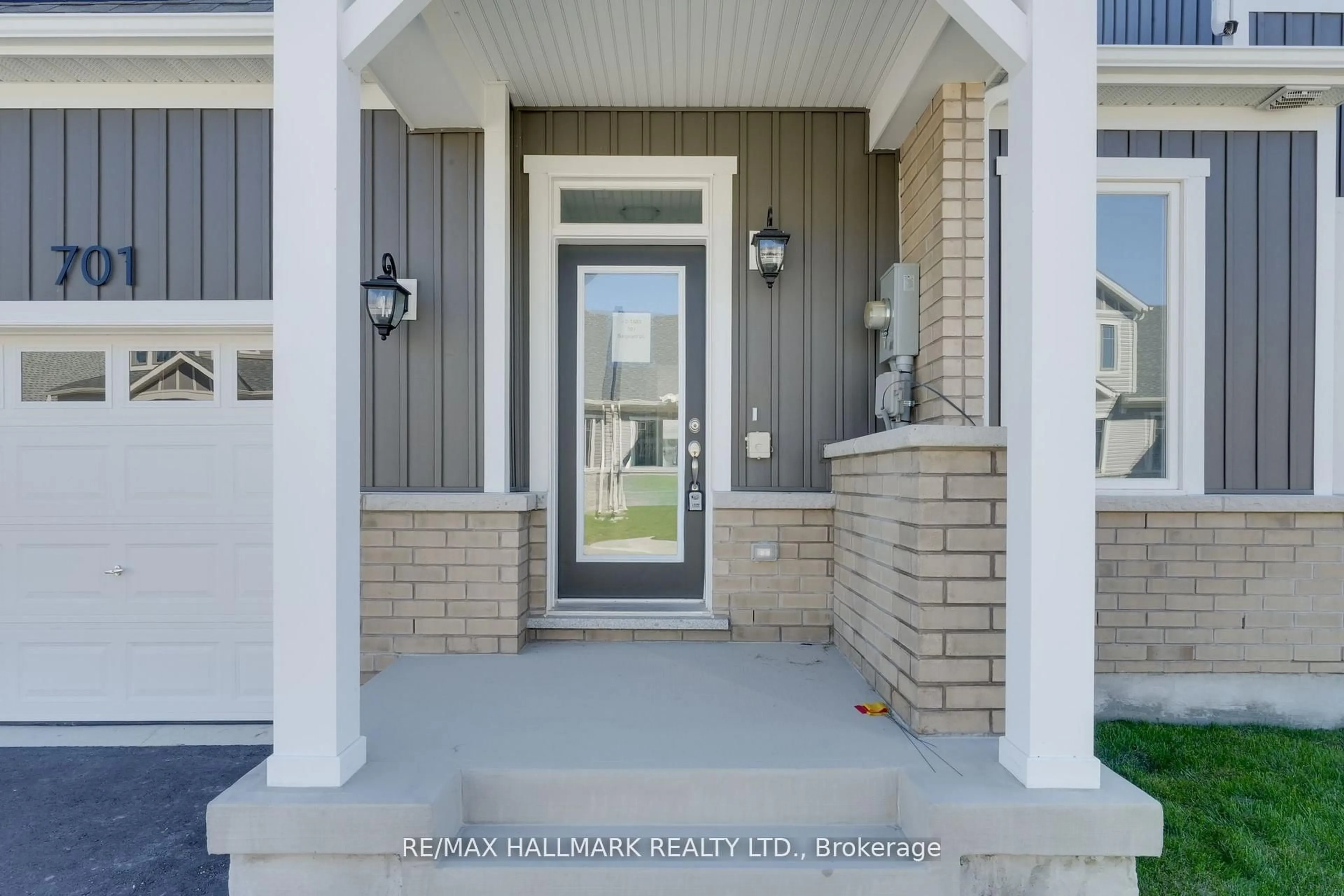 Indoor entryway for 701 Sargeant Pl, Innisfil Ontario L9S 0T2