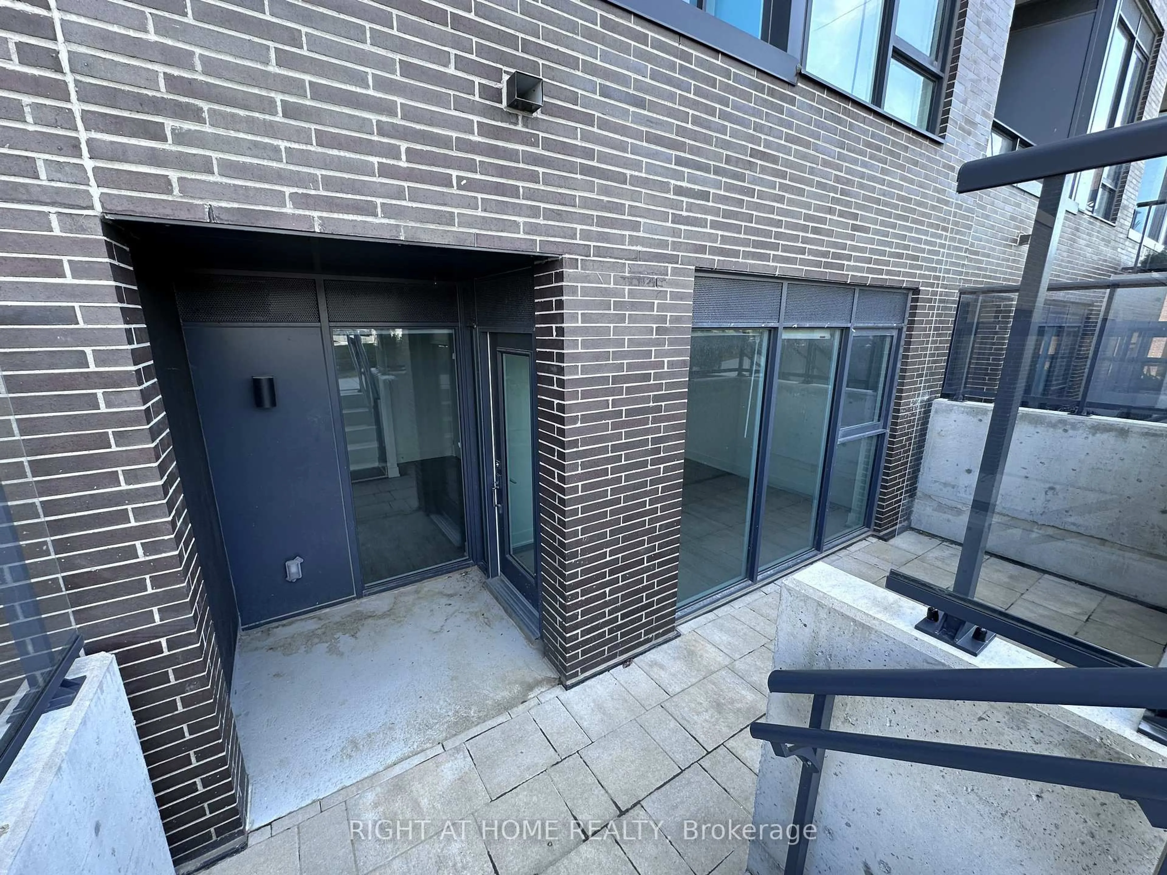 Unknown for 185 Deerfield Rd #015, Newmarket Ontario L3Y 0G7