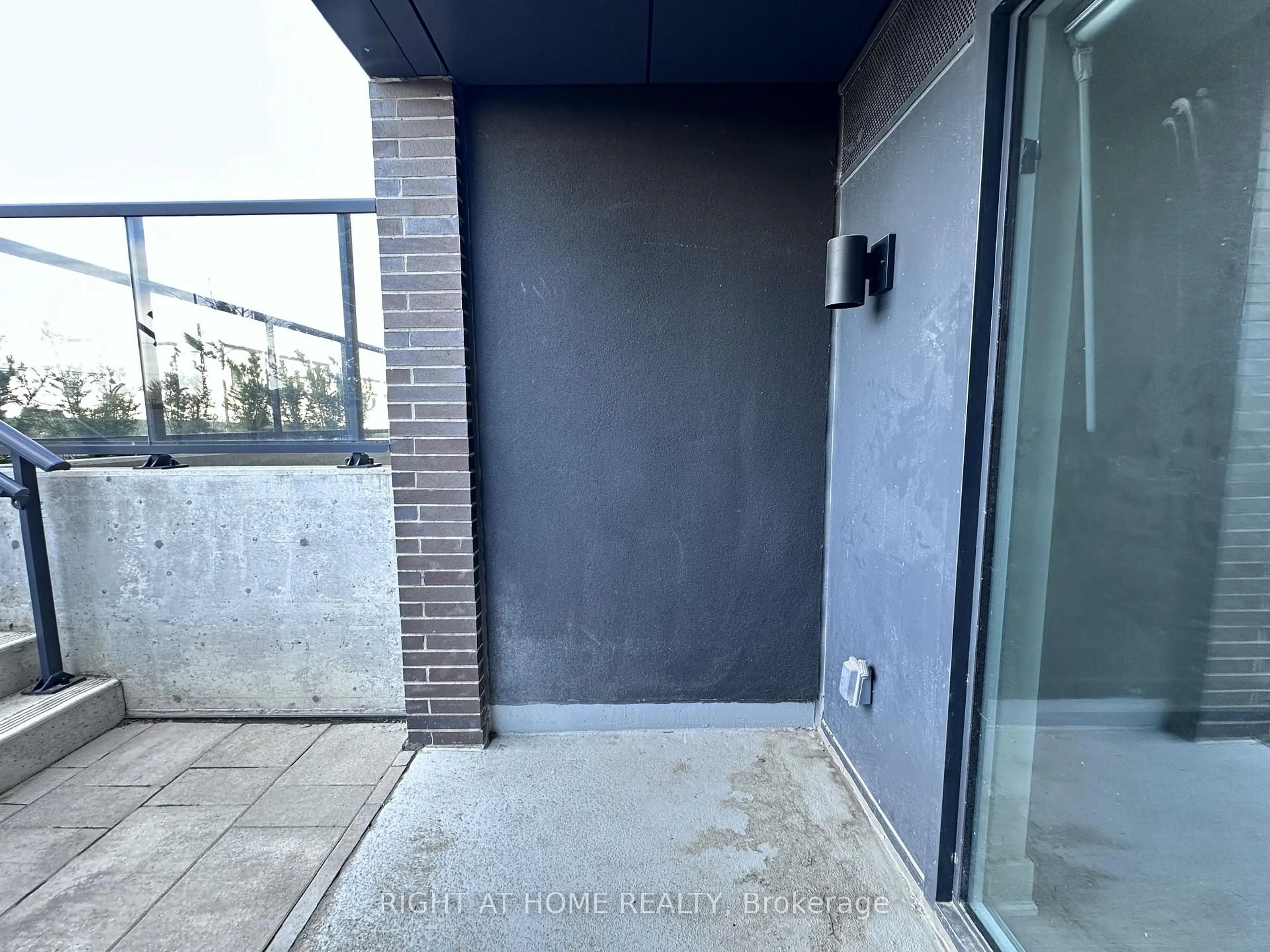 Unknown for 185 Deerfield Rd #015, Newmarket Ontario L3Y 0G7