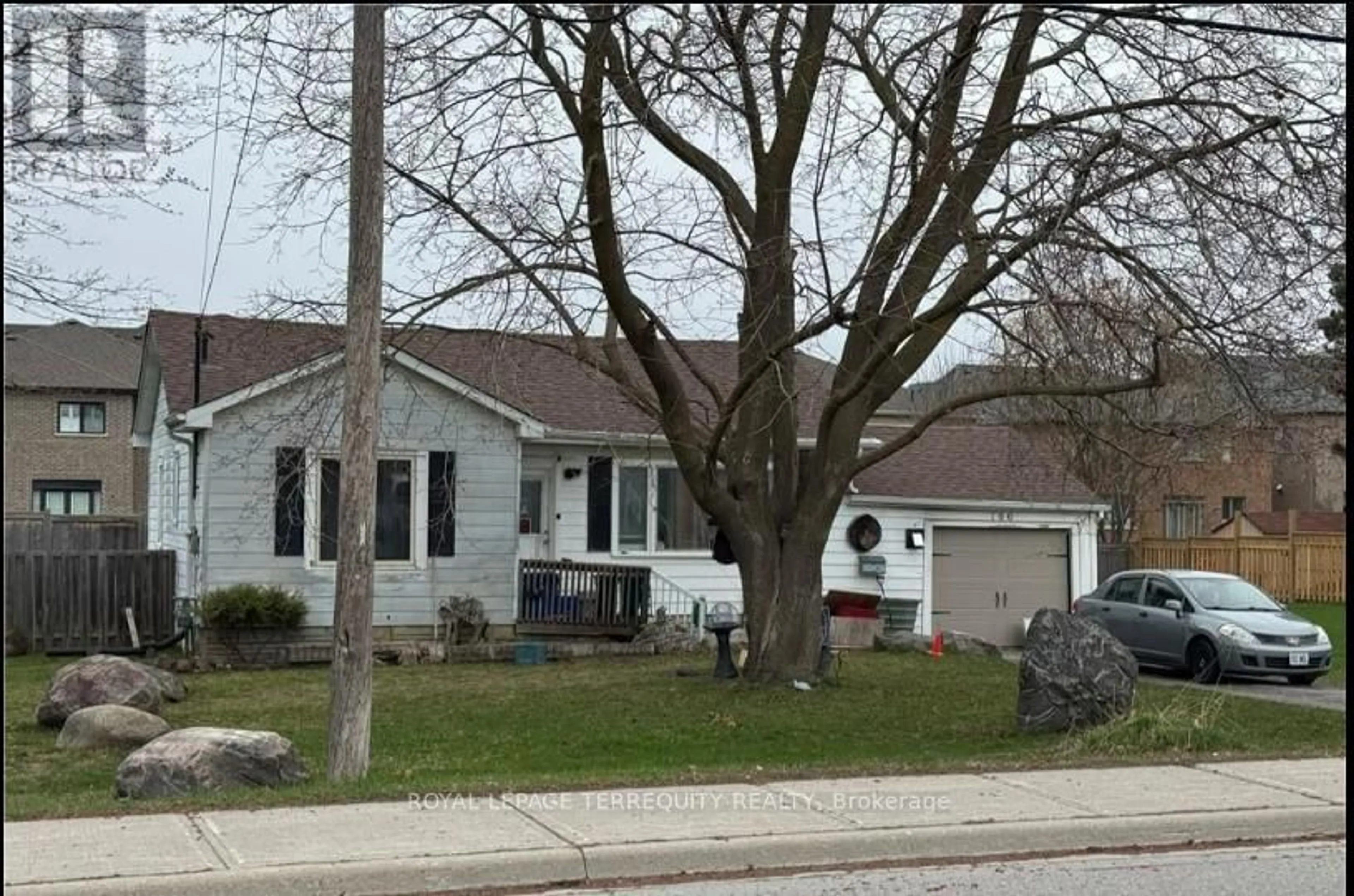 Home with vinyl exterior material, street for 166 Church St, Georgina Ontario L4P 1J5