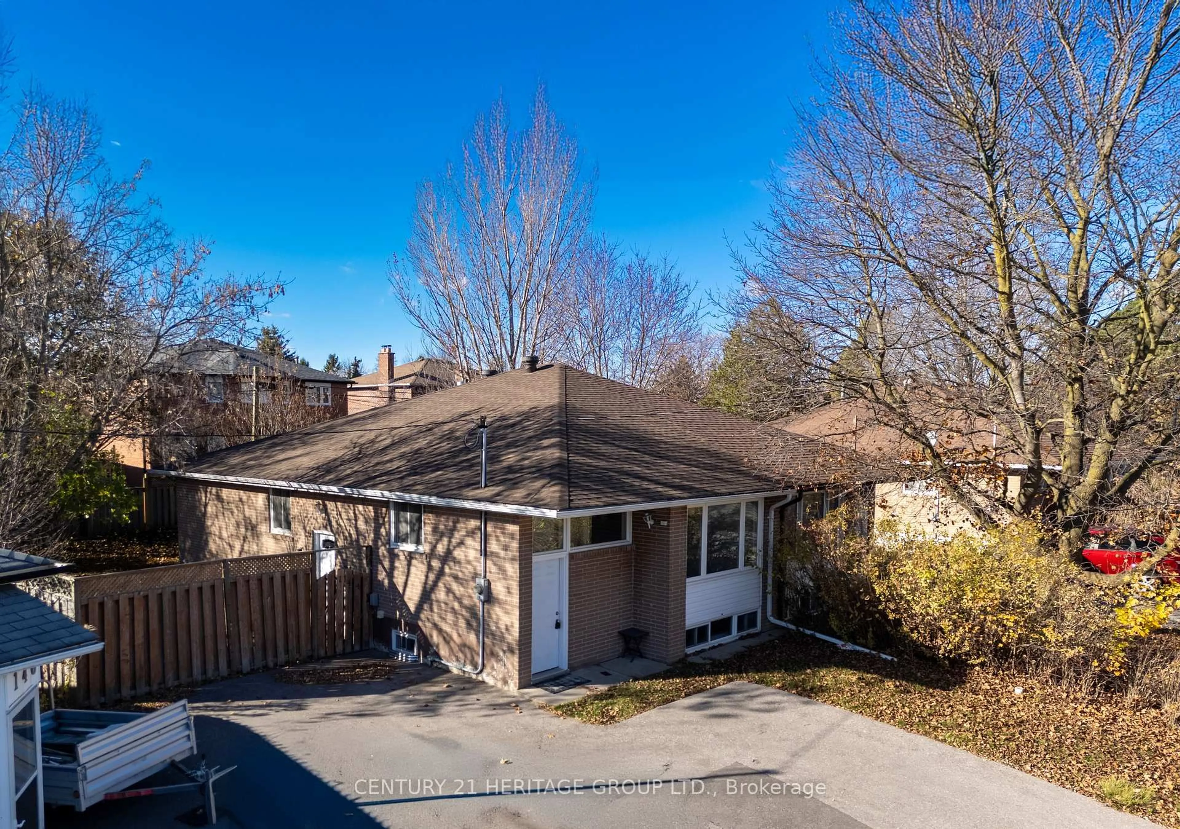 A pic from outside/outdoor area/front of a property/back of a property/a pic from drone, street for 144 Cherrywood Dr, Newmarket Ontario L3Y 2X7