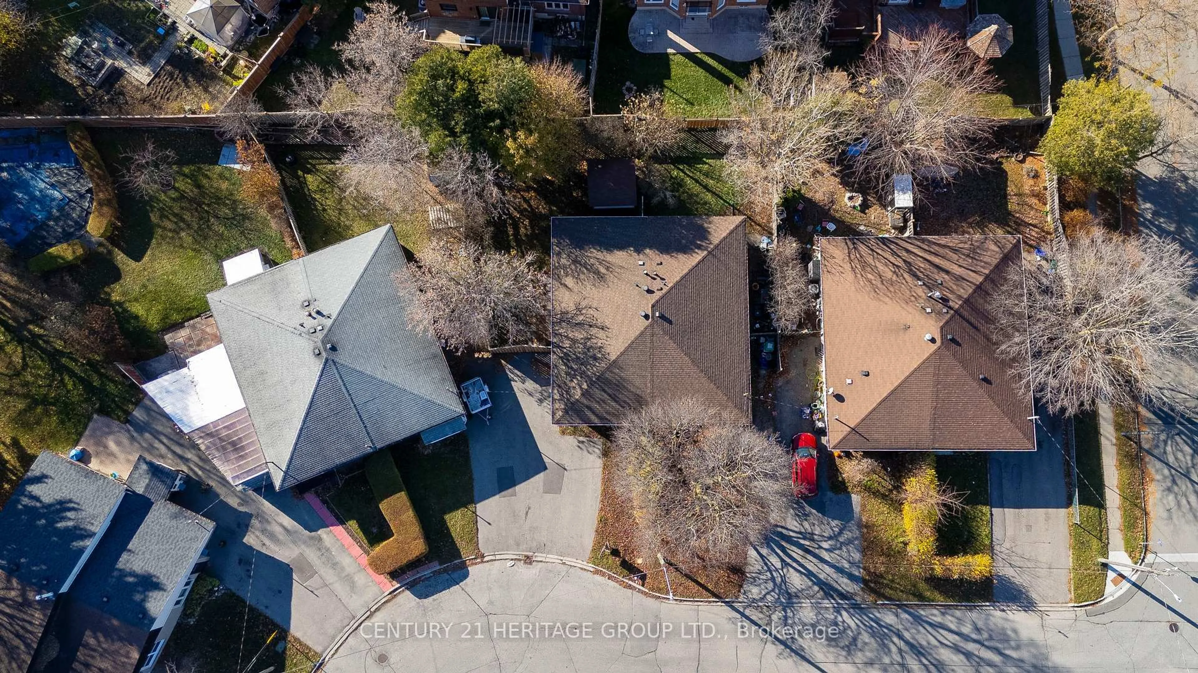 A pic from outside/outdoor area/front of a property/back of a property/a pic from drone, street for 144 Cherrywood Dr, Newmarket Ontario L3Y 2X7