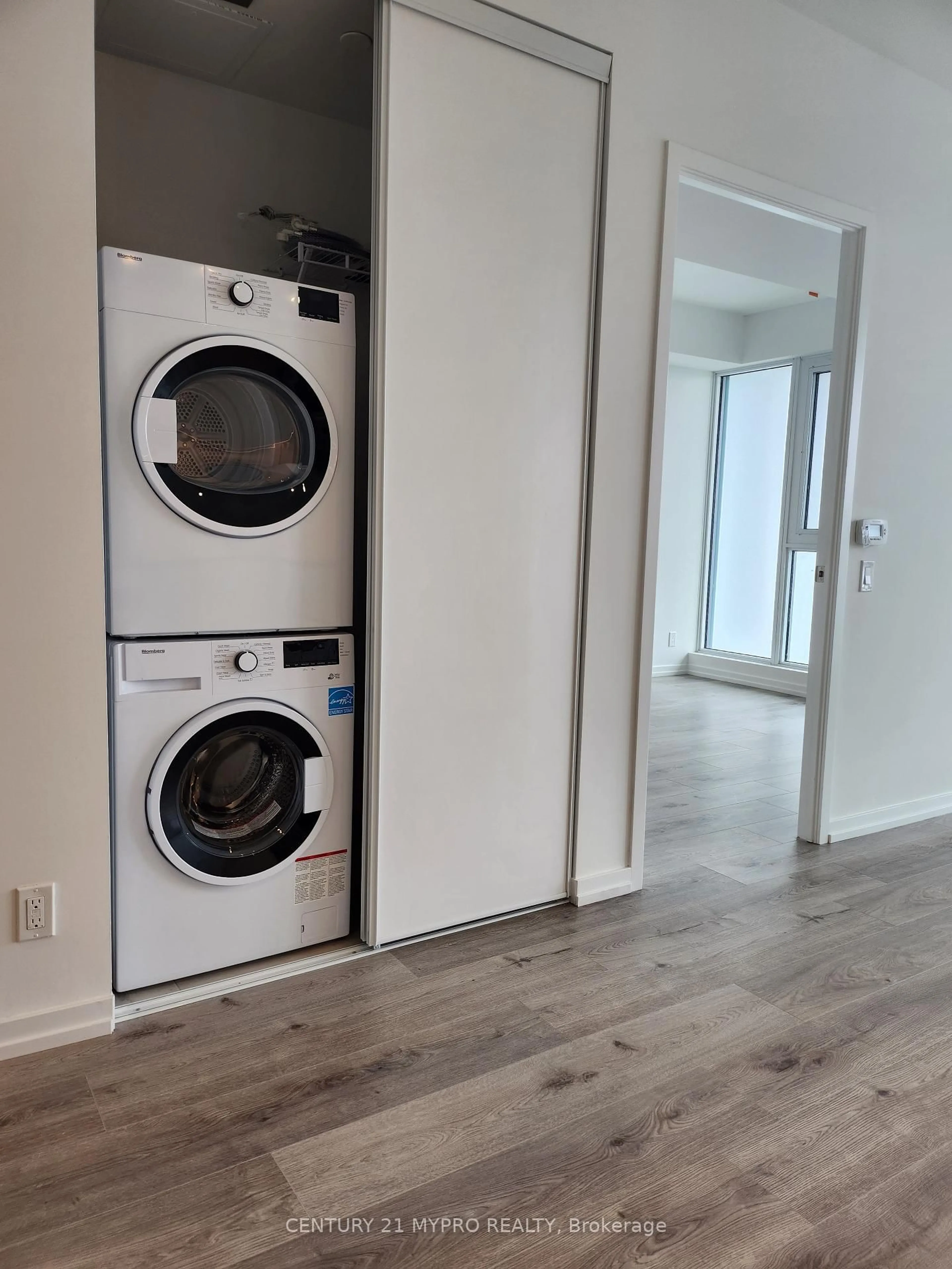 Laundry room for 1000 Portage Pkwy #4307, Vaughan Ontario L4K 0L1