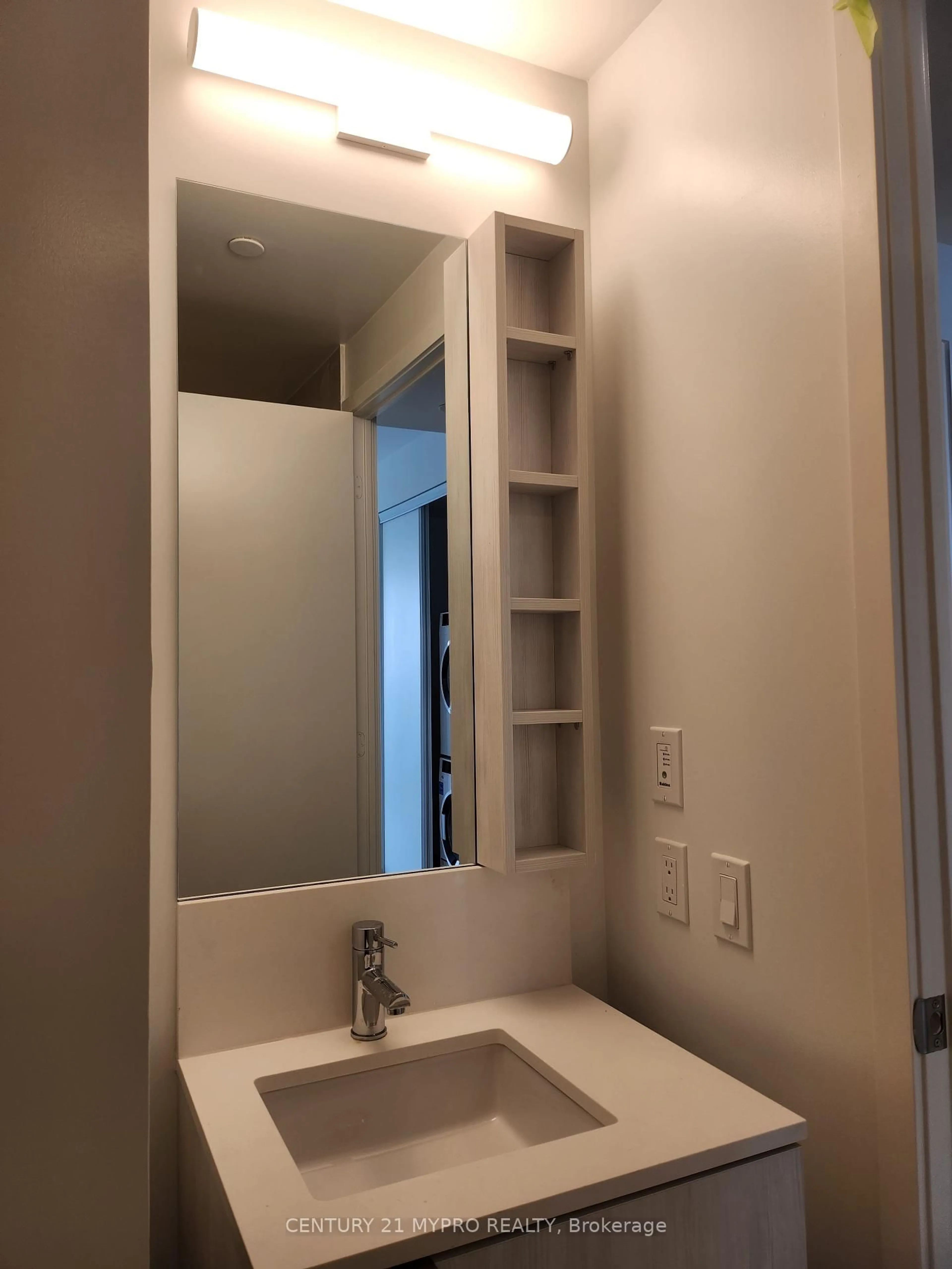 Standard bathroom, ceramic/tile floor for 1000 Portage Pkwy #4307, Vaughan Ontario L4K 0L1