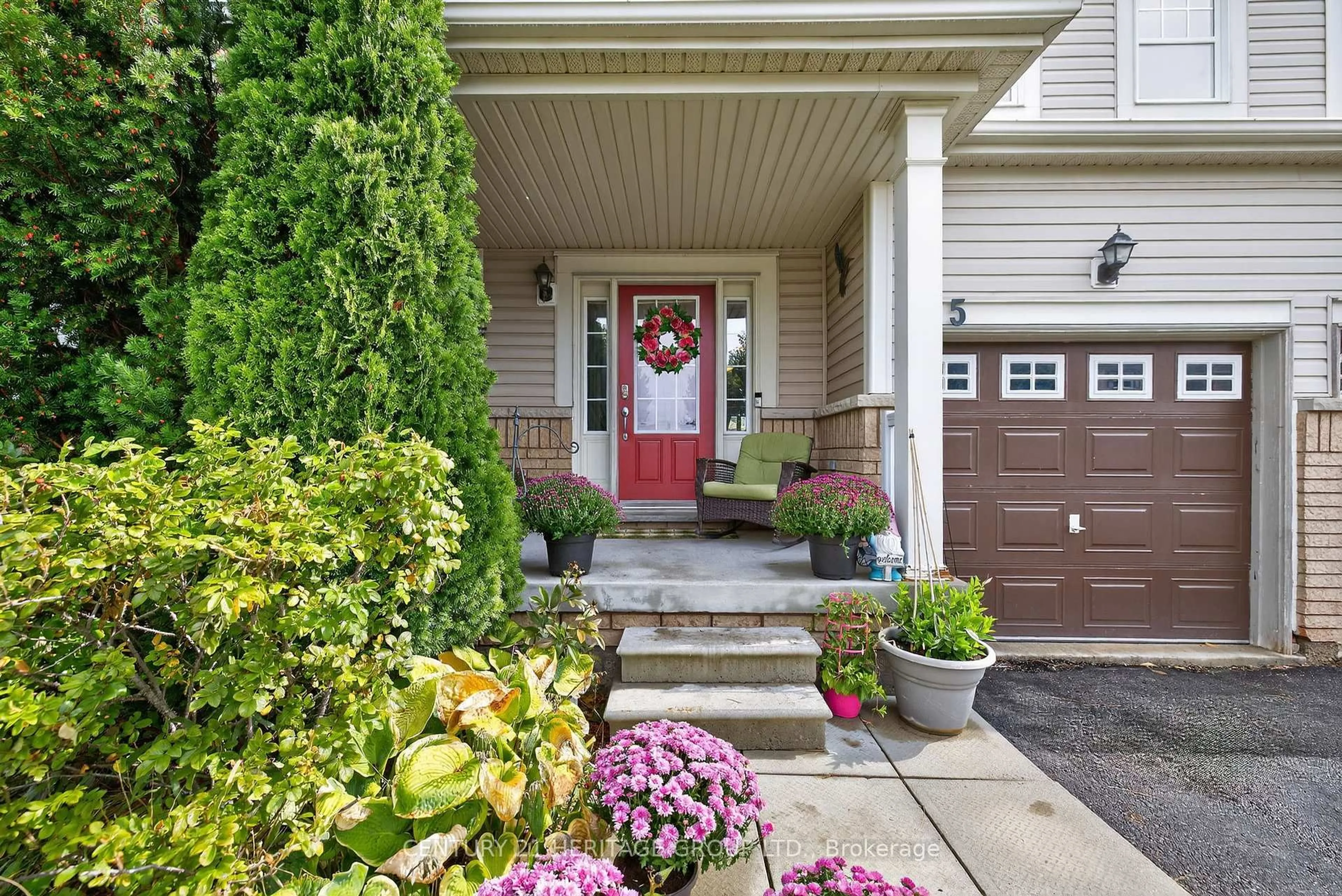 Indoor entryway for 5 Booth St, Bradford West Gwillimbury Ontario L3Z 0A3