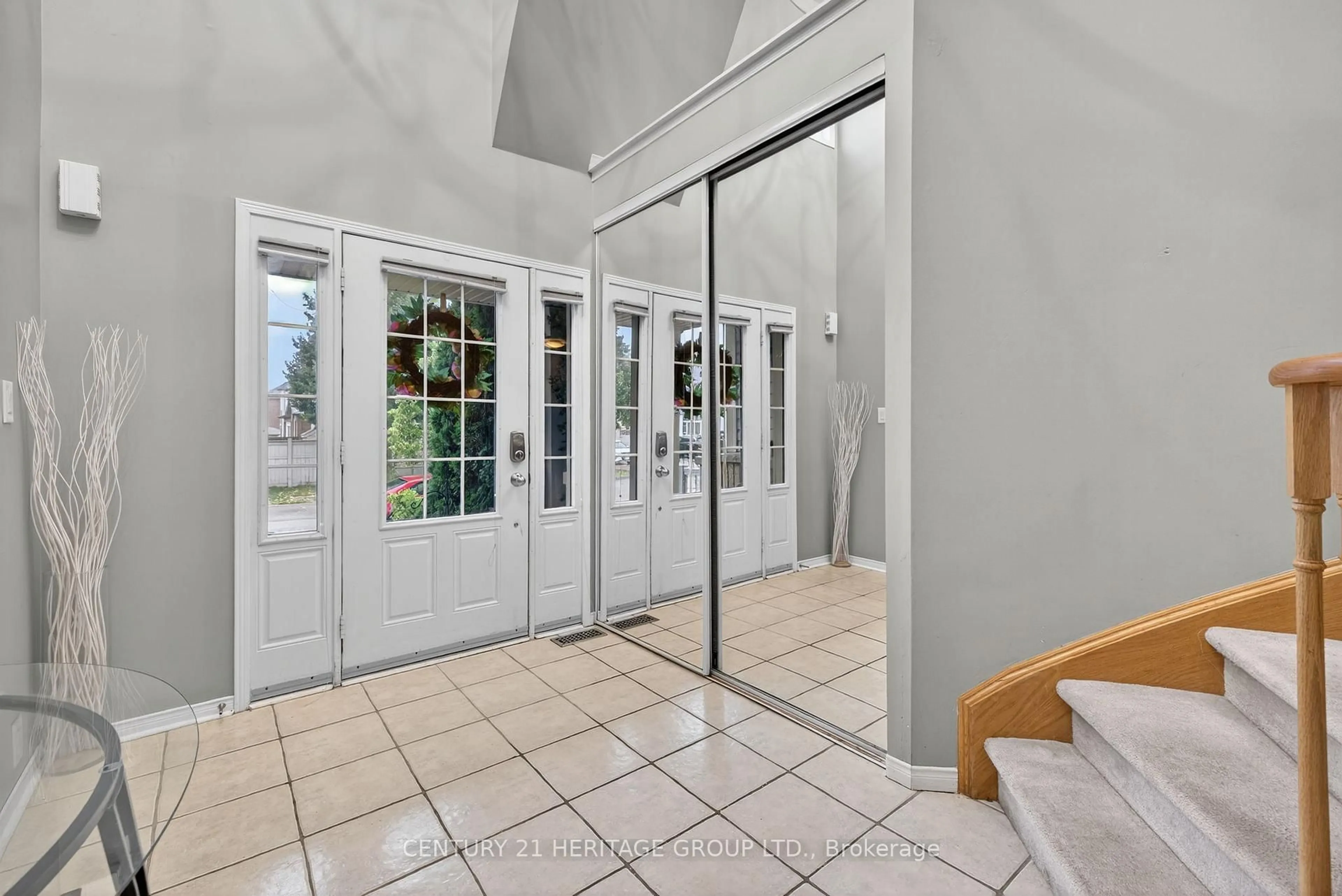 Indoor foyer for 5 Booth St, Bradford West Gwillimbury Ontario L3Z 0A3