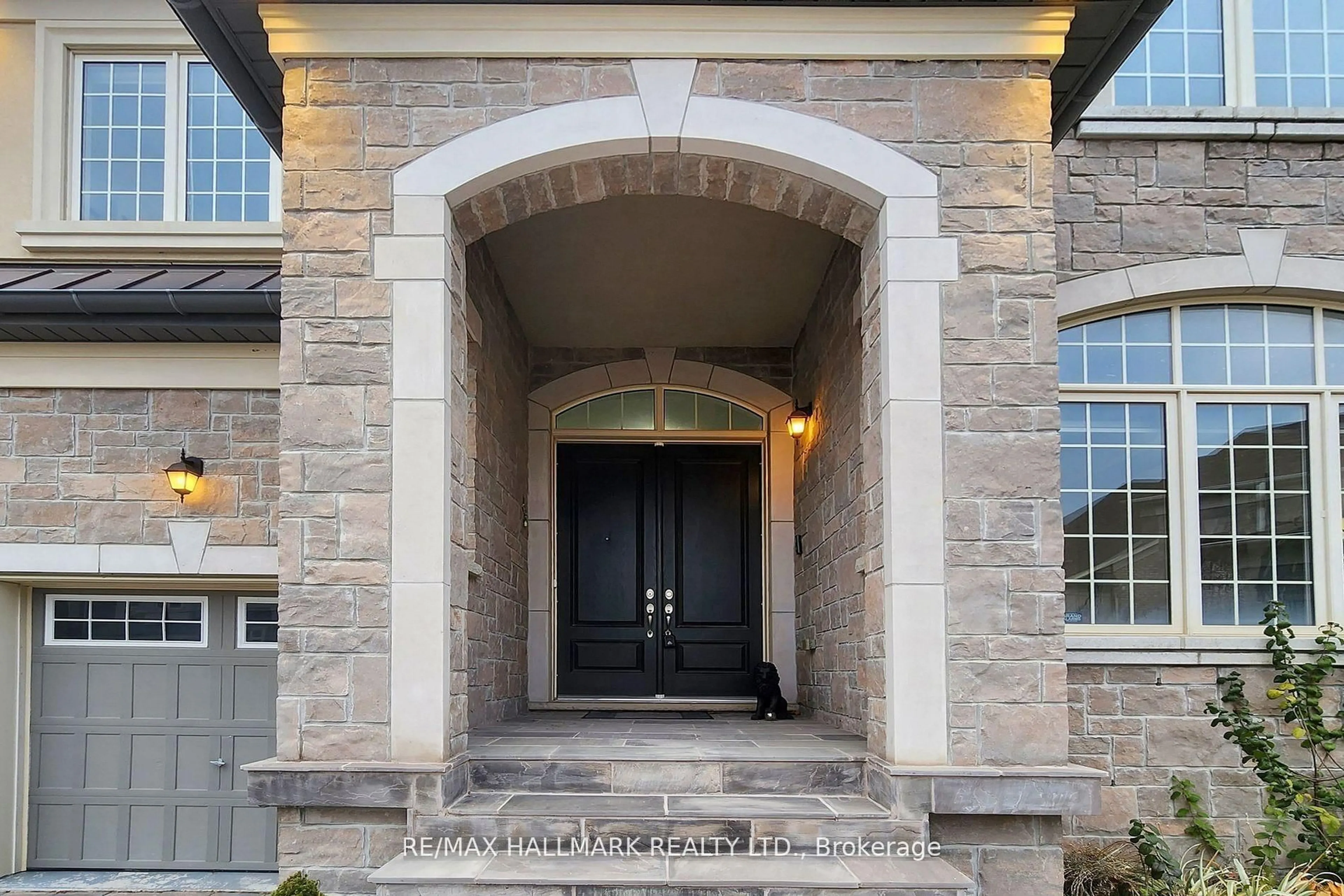 Indoor entryway for 64 Chesney Cres, Vaughan Ontario L4H 4A5
