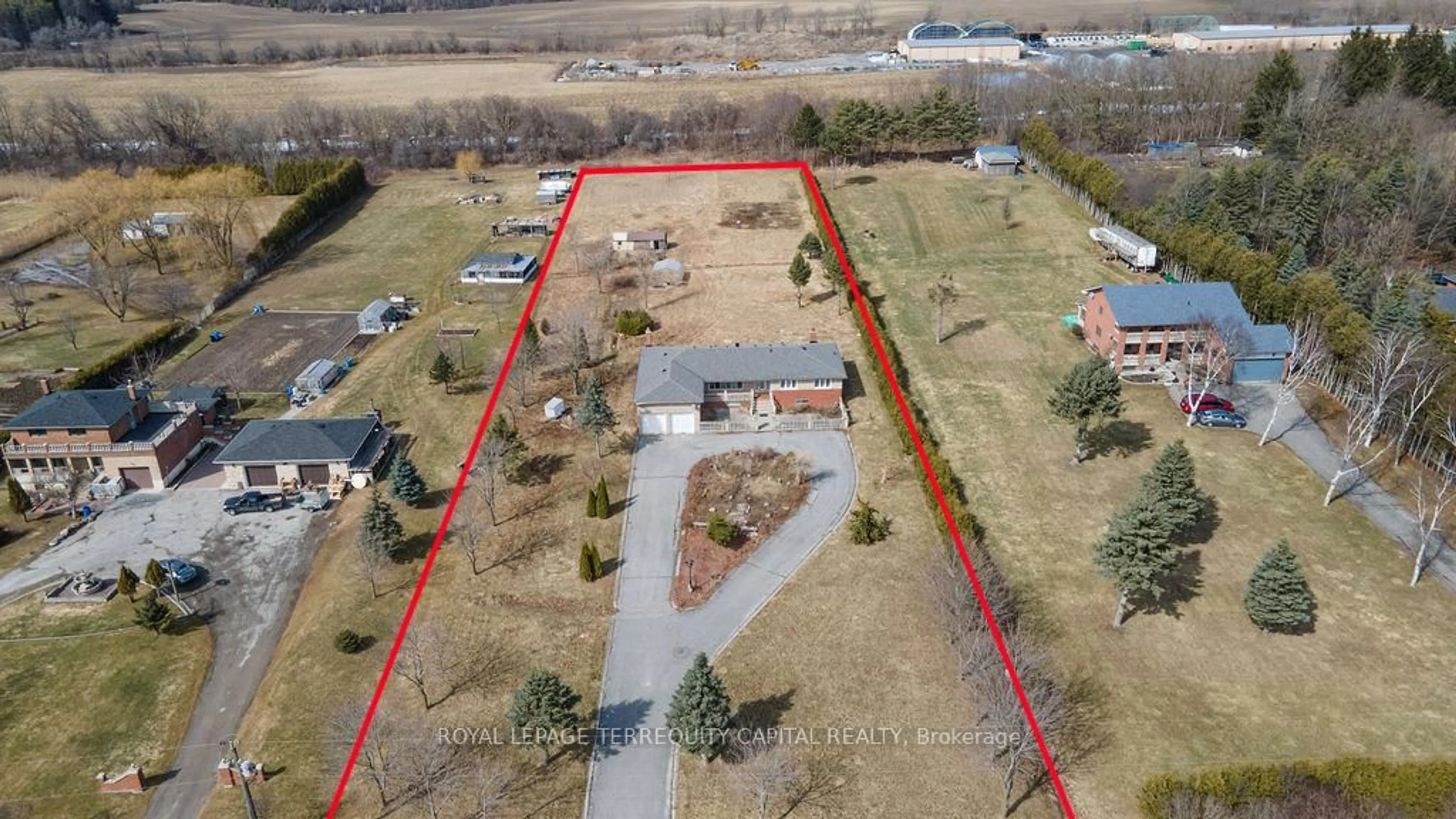 A pic from outside/outdoor area/front of a property/back of a property/a pic from drone, building for 2104 St John's Side Rd, Whitchurch-Stouffville Ontario L4A 2P3