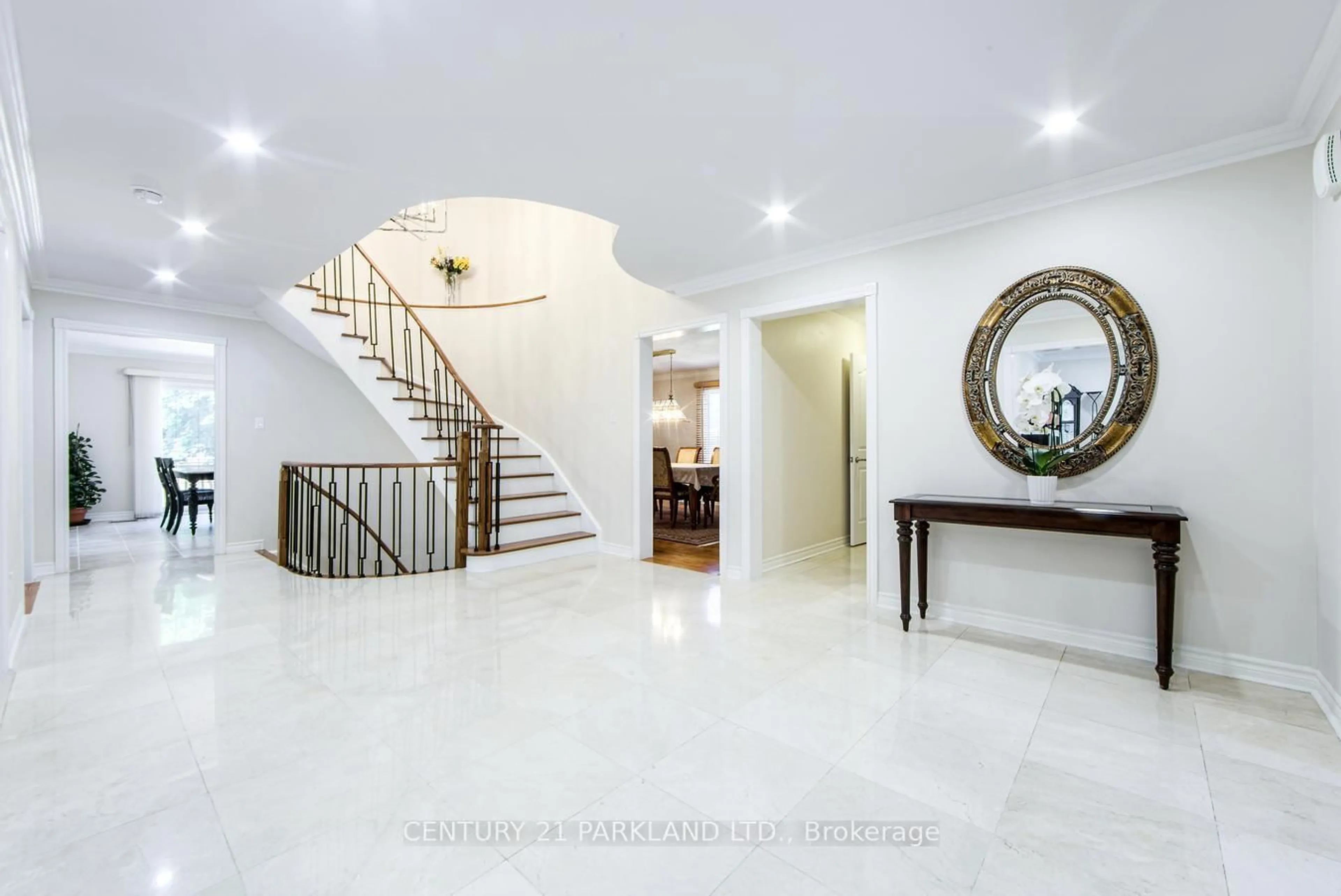 Indoor foyer for 112 Strathearn Ave, Richmond Hill Ontario L4B 2L2