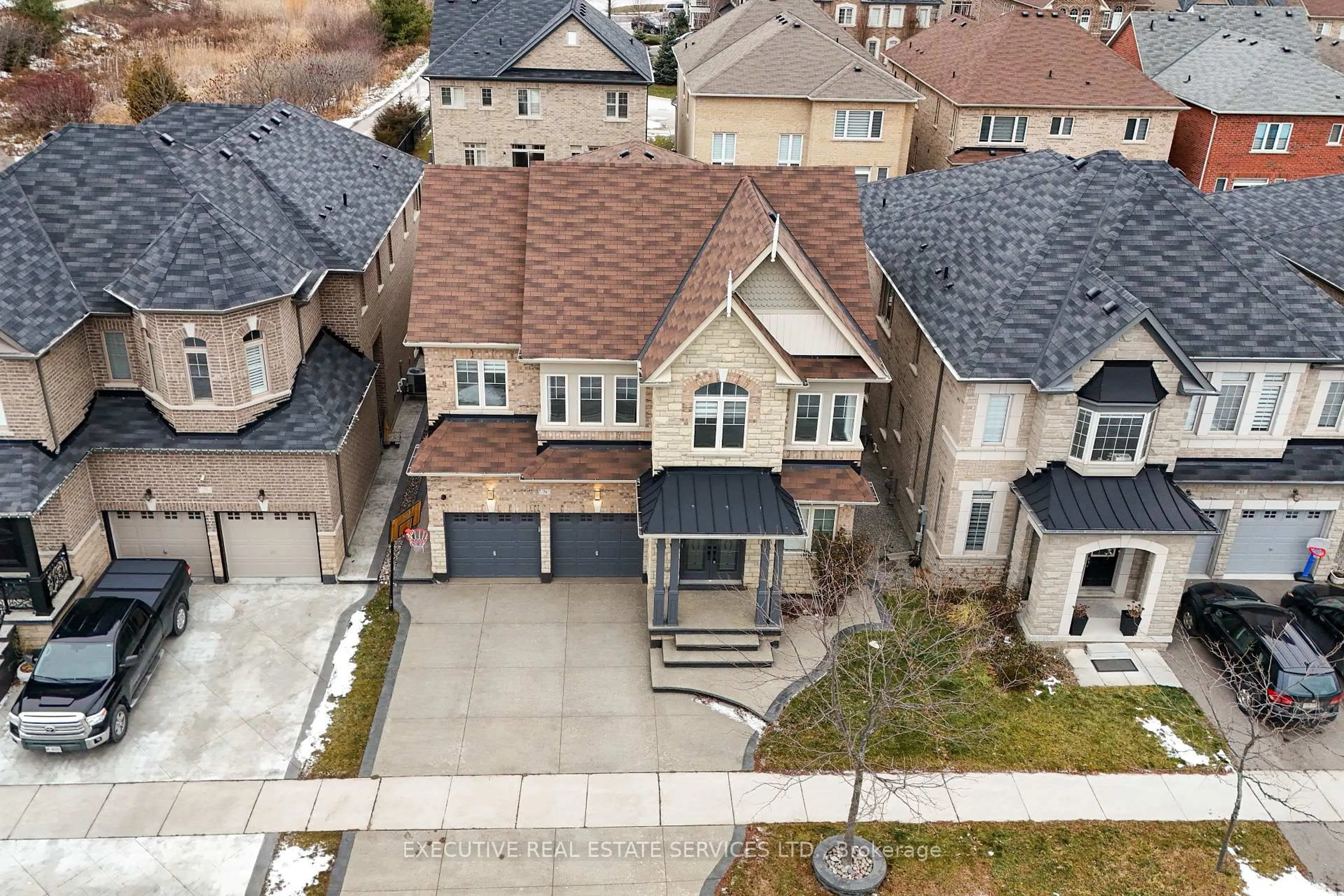 A pic from outside/outdoor area/front of a property/back of a property/a pic from drone, street for 79 Elderslie Cres, Vaughan Ontario L4H 4L4