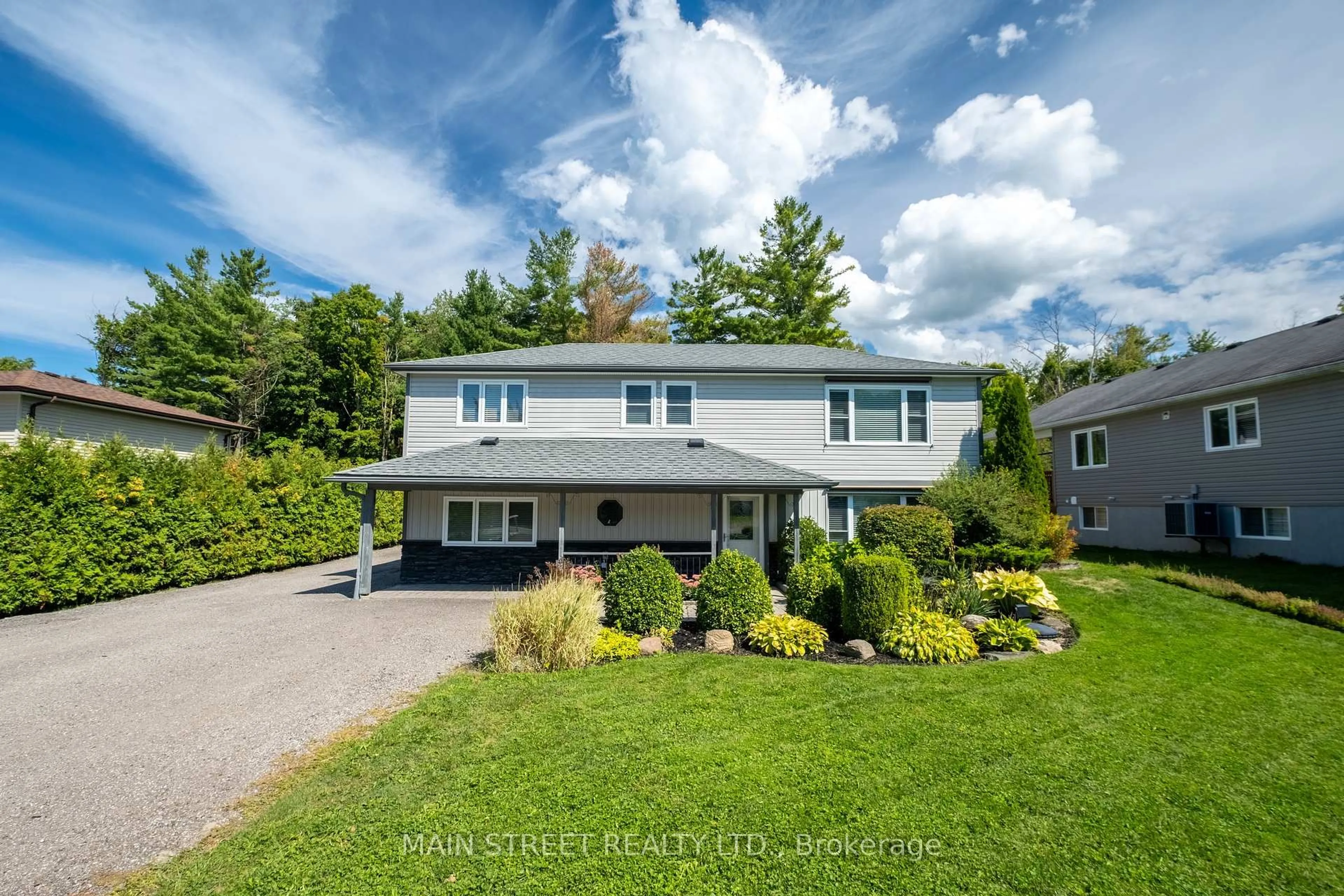 A pic from outside/outdoor area/front of a property/back of a property/a pic from drone, street for 23 Sunnidale Blvd, Georgina Ontario L0E 1L0