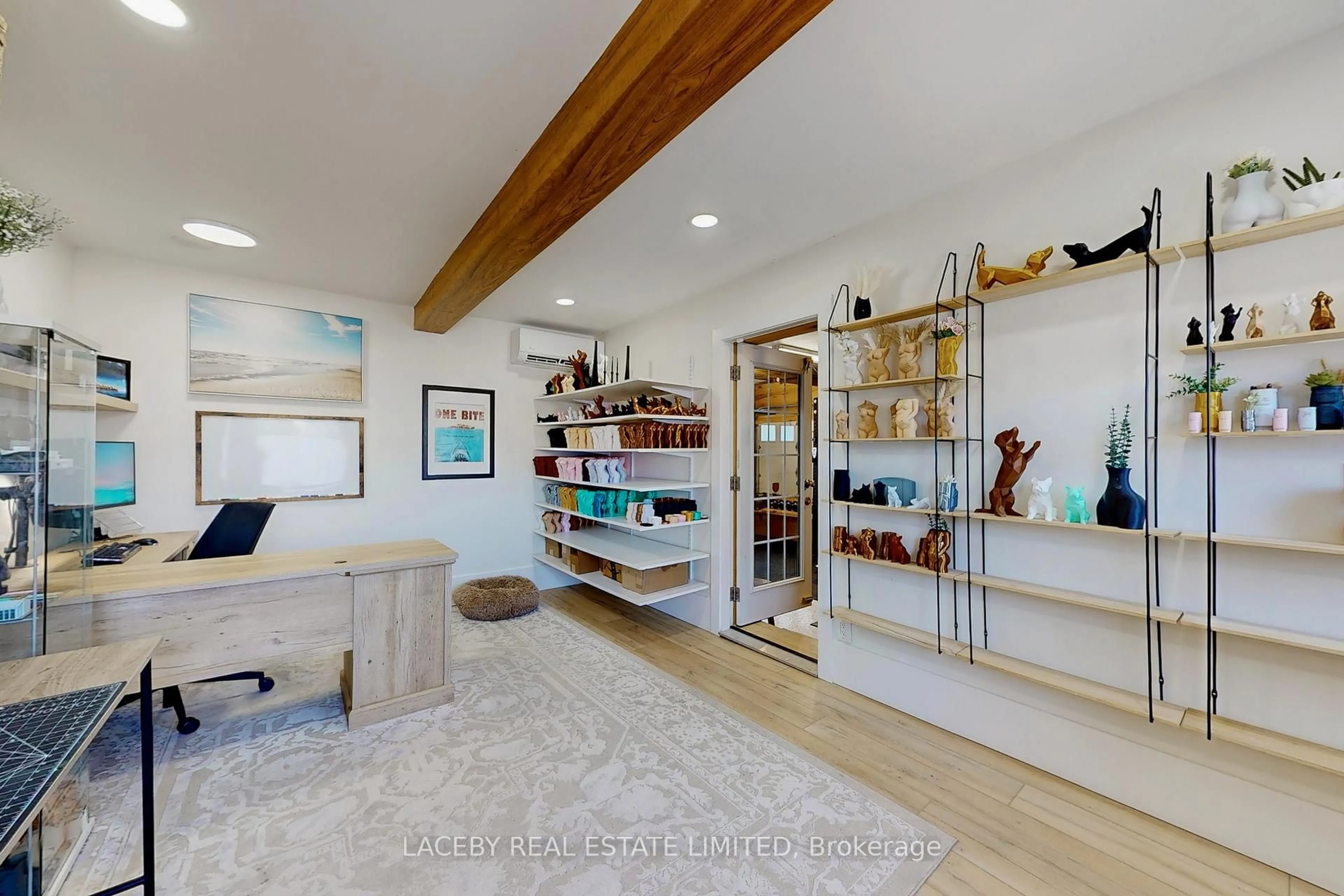 Indoor entryway for 23 Queen St, Innisfil Ontario L0L 1L0