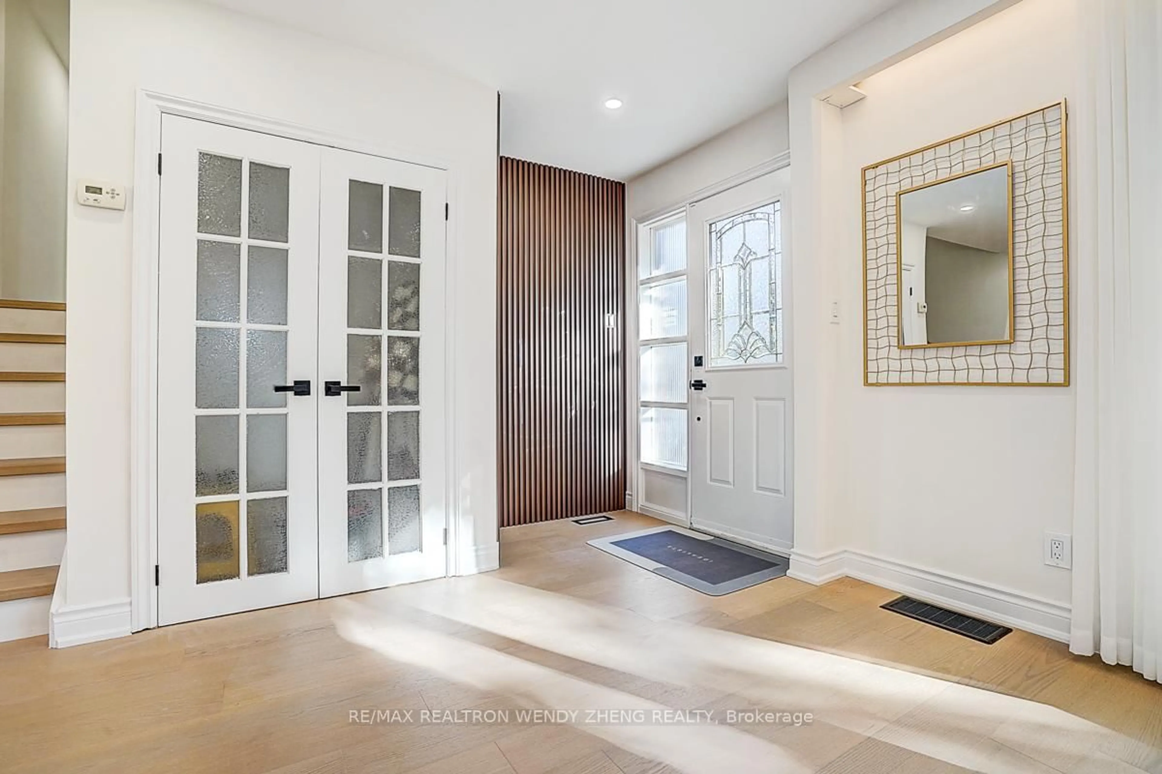 Indoor entryway for 19 Valleycrest Ave, Markham Ontario L3P 1H6