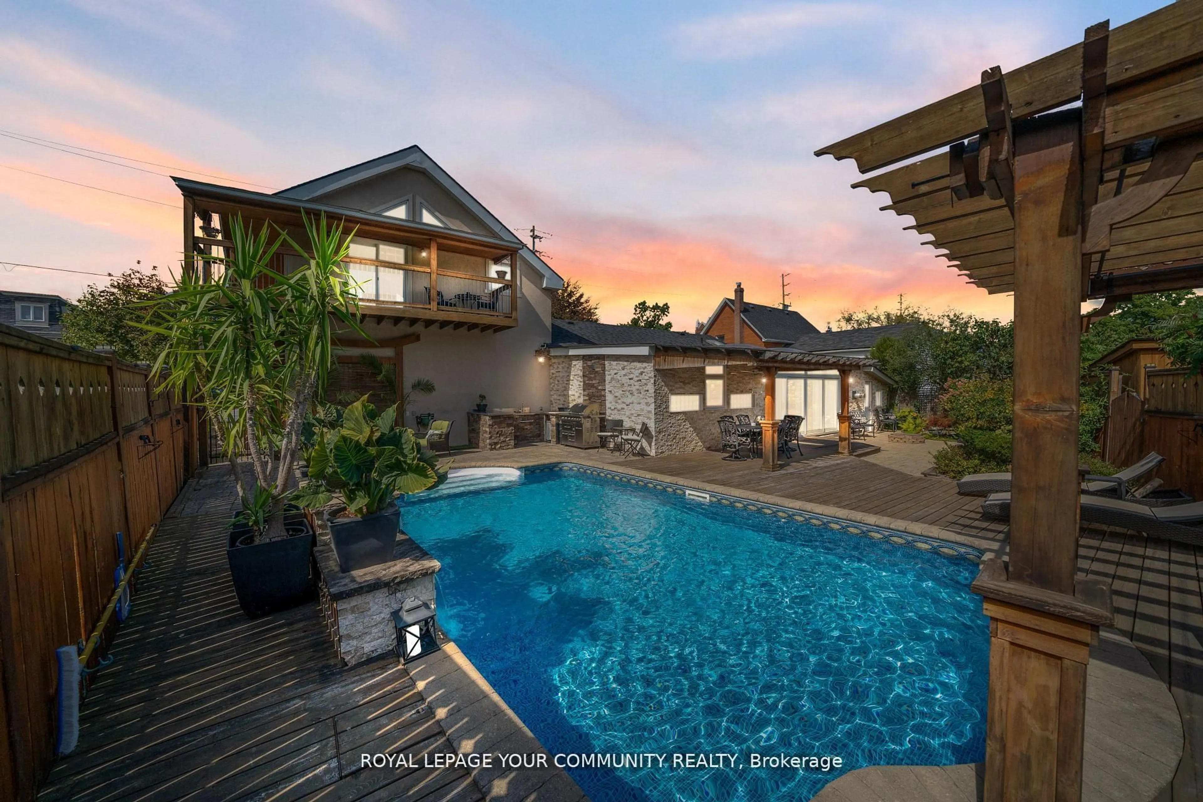 A pic from outside/outdoor area/front of a property/back of a property/a pic from drone, water/lake/river/ocean view for 8065 Kipling Ave, Vaughan Ontario L4L 2A2