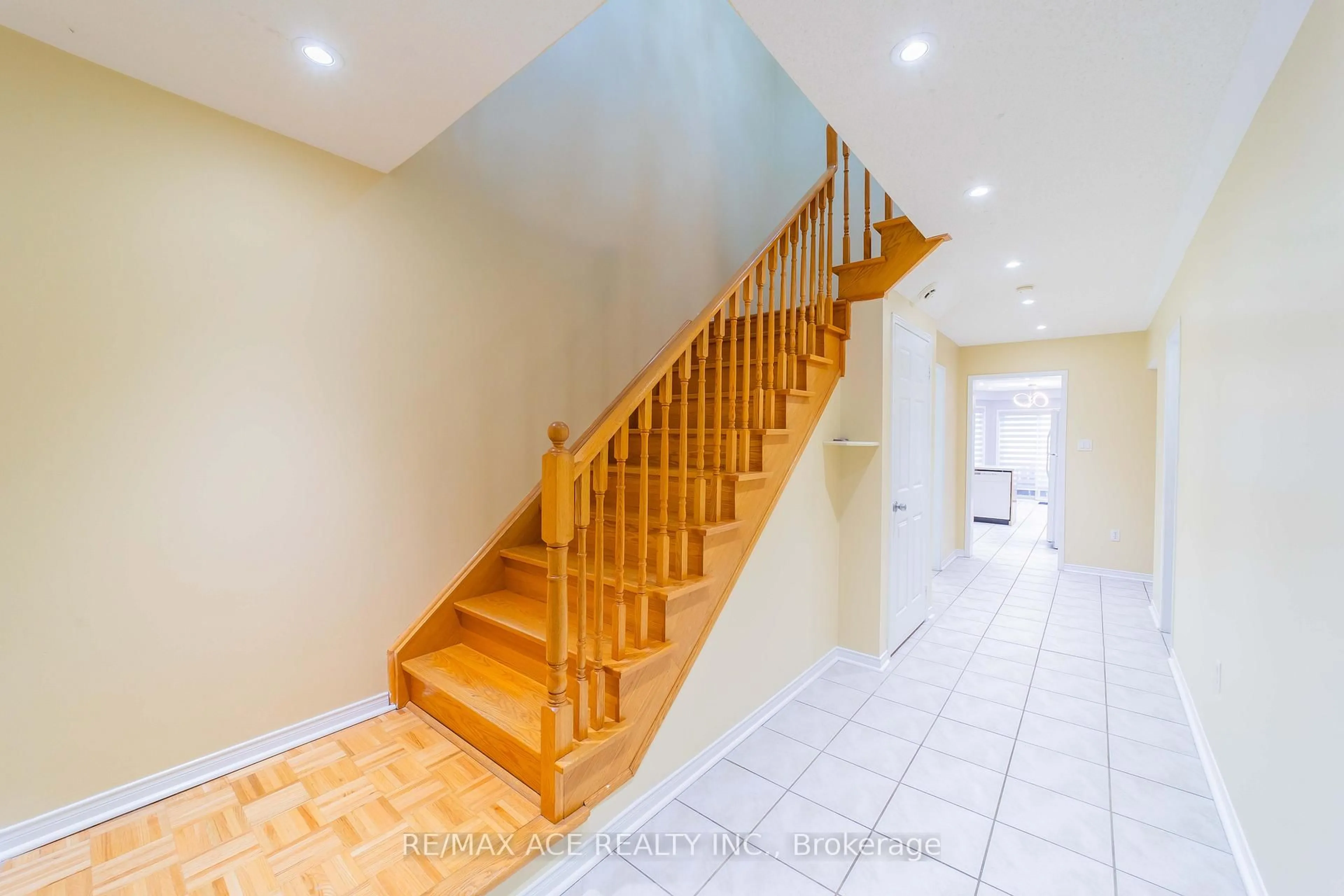Stairs for 65 Blackthorn Dr, Vaughan Ontario L6A 3N5