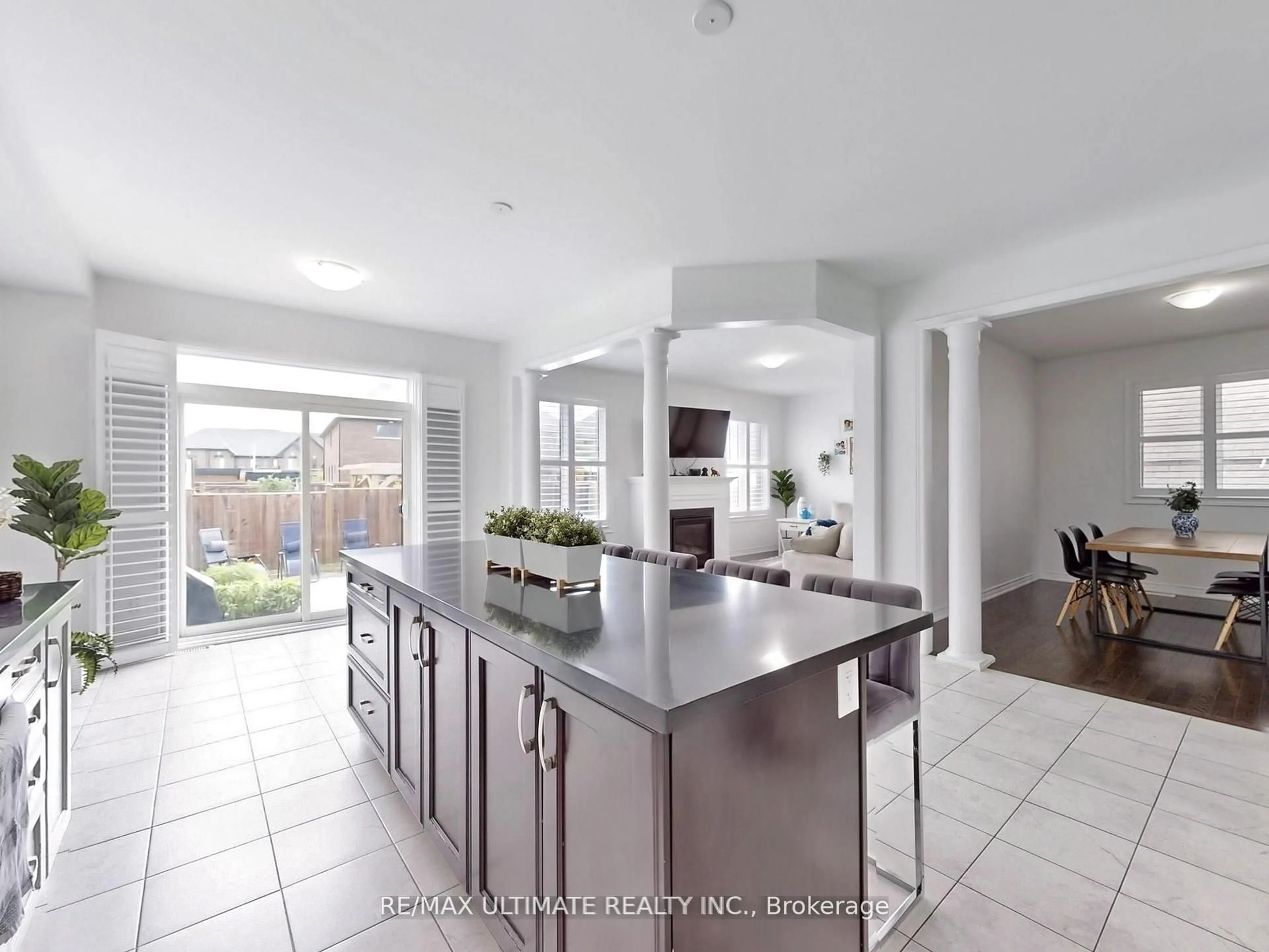 Open concept kitchen, ceramic/tile floor for 2029 Webster Blvd, Innisfil Ontario L9S 0J8