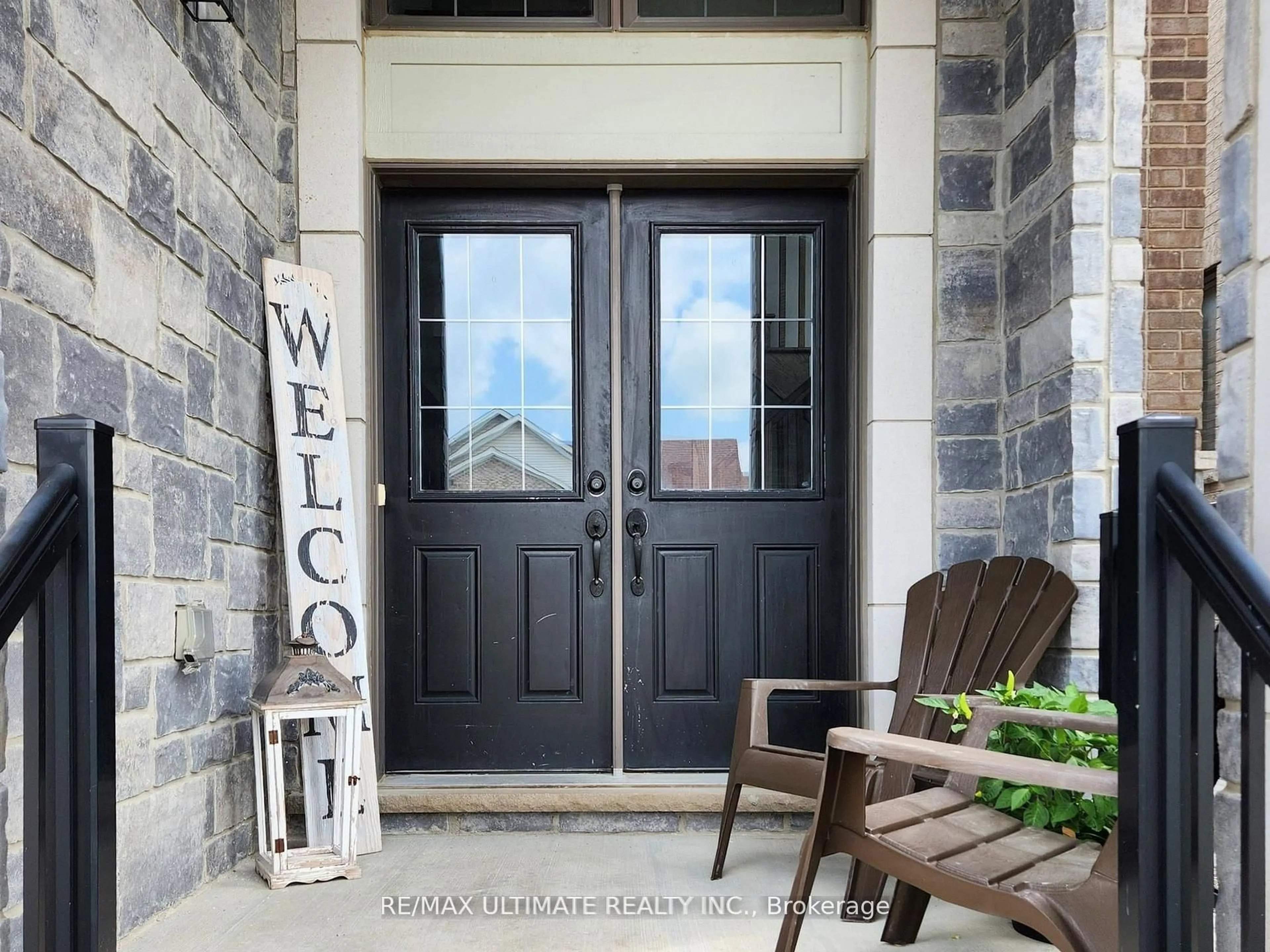 Indoor entryway for 2029 Webster Blvd, Innisfil Ontario L9S 0J8