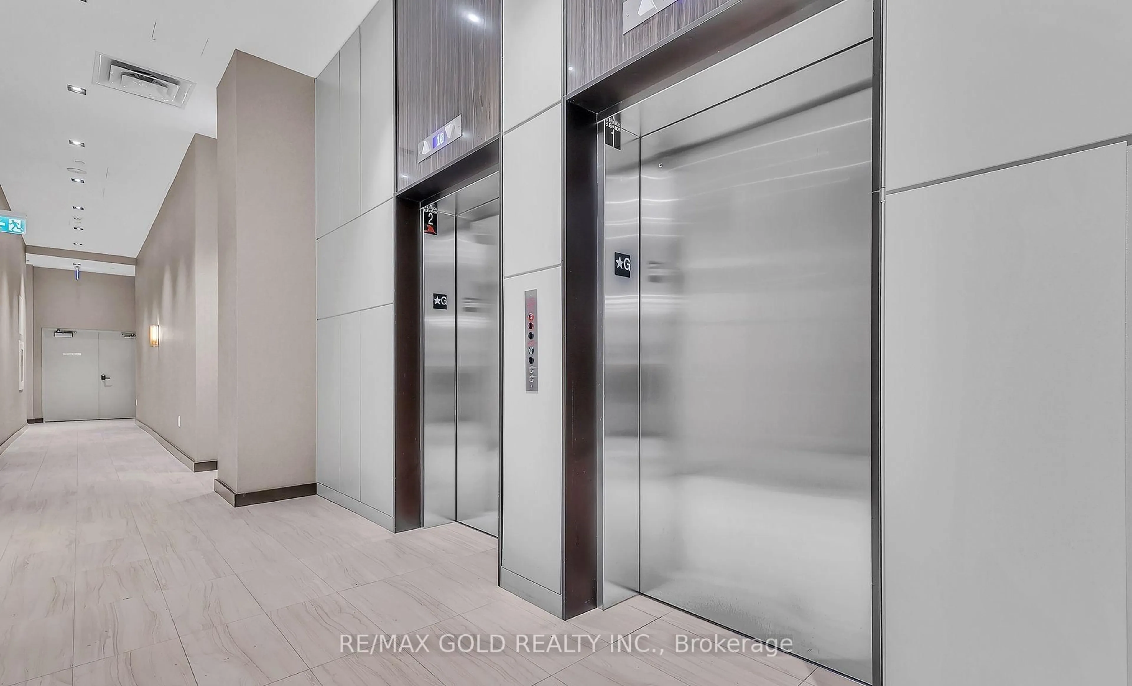 Indoor foyer for 60 Honeycrisp Cres #1116, Vaughan Ontario L4K 0N5