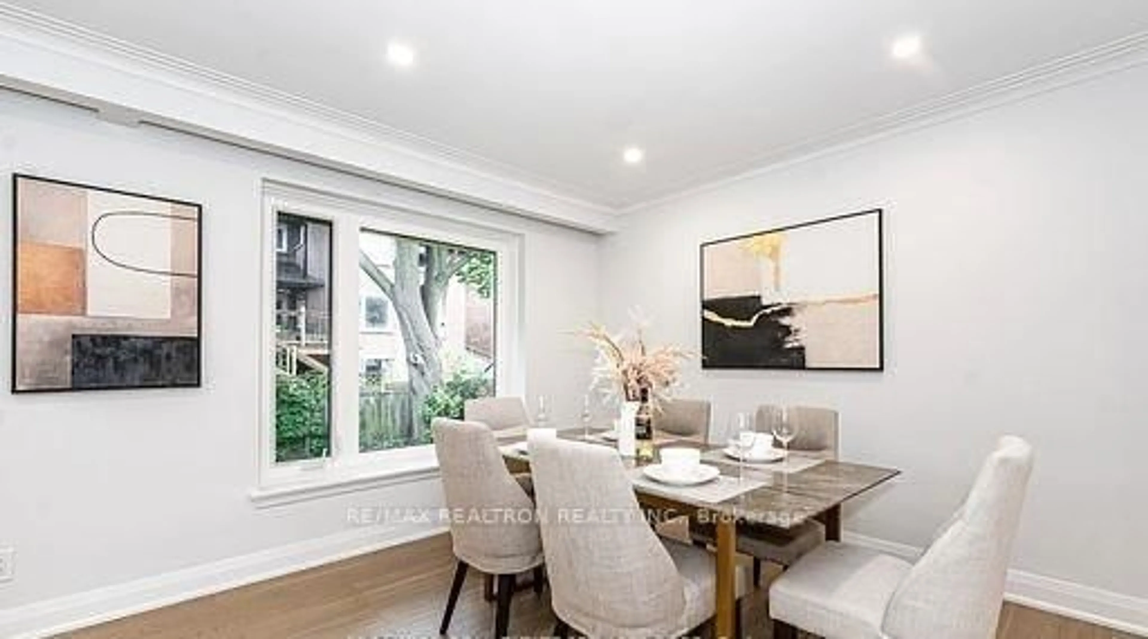 Dining room, wood/laminate floor for 318 Paliser Cres, Richmond Hill Ontario L4C 1R8