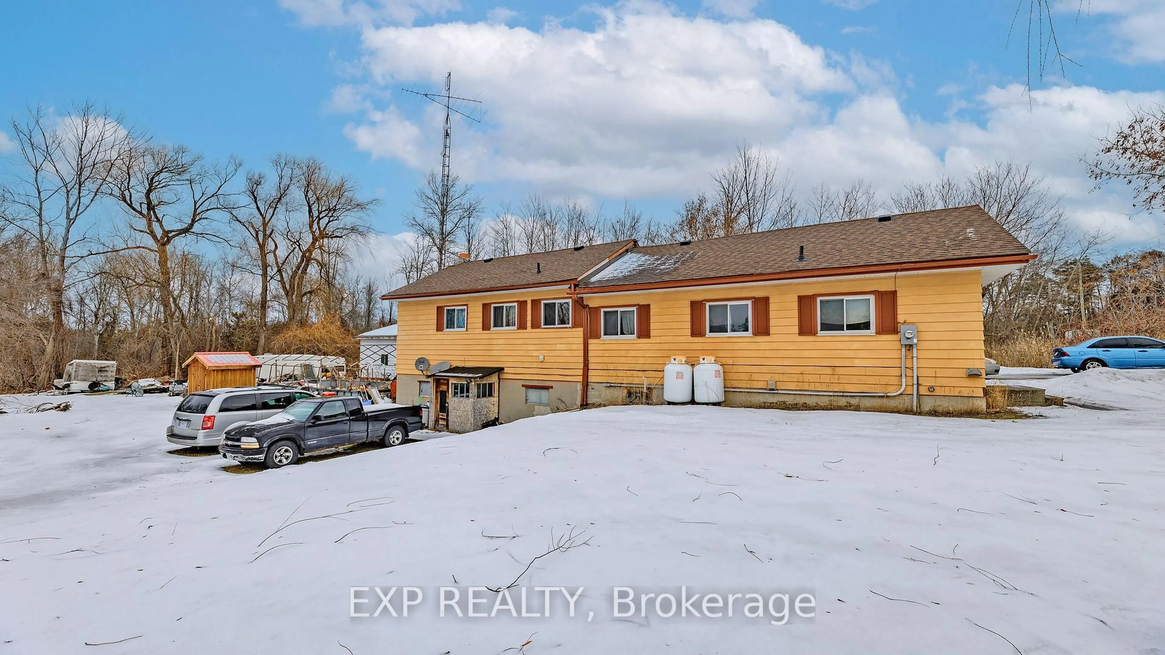 A pic from outside/outdoor area/front of a property/back of a property/a pic from drone, building for 3160 Ravenshoe Rd, Georgina Ontario L9P 1R2