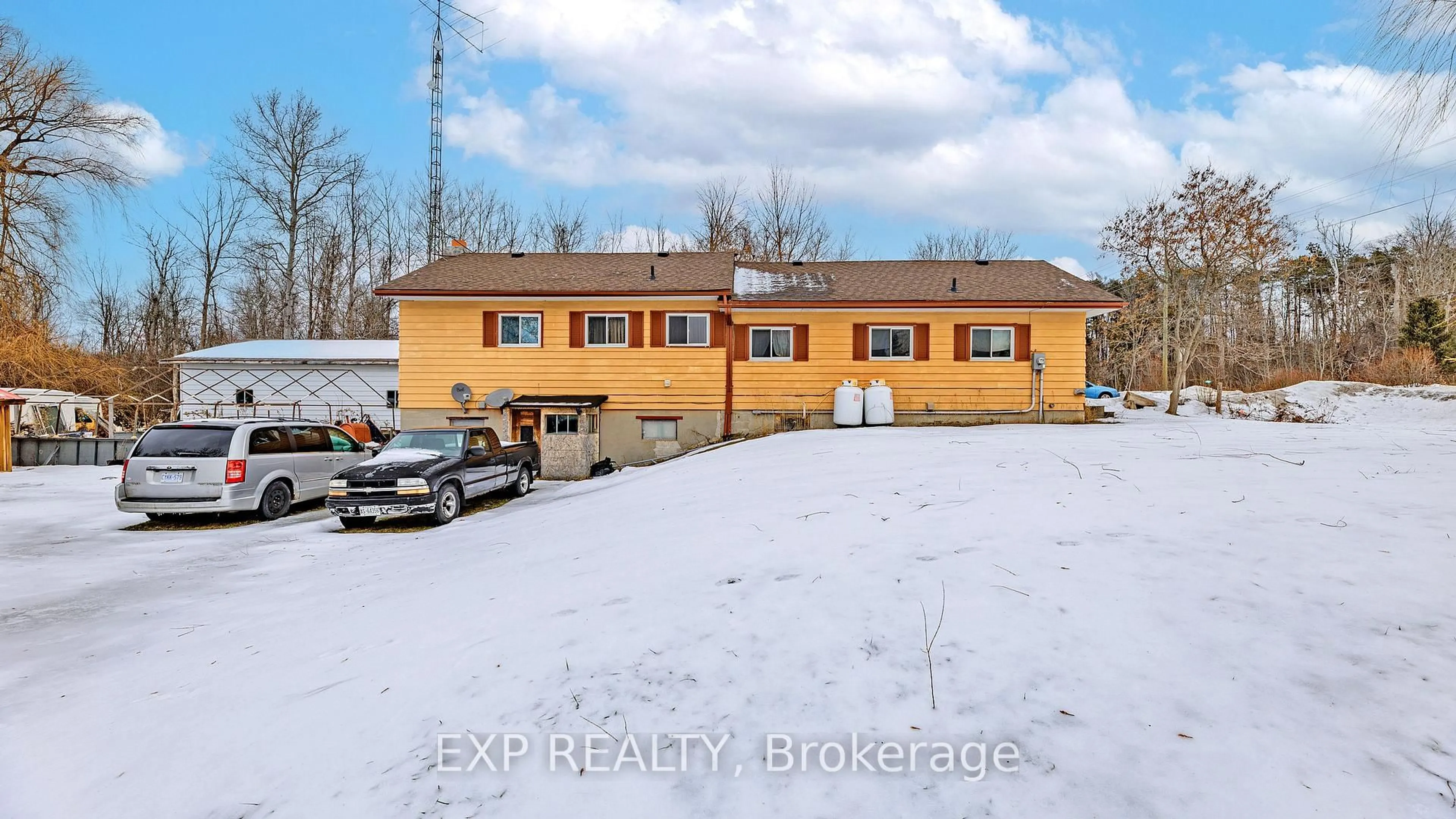 A pic from outside/outdoor area/front of a property/back of a property/a pic from drone, building for 3160 Ravenshoe Rd, Georgina Ontario L9P 1R2