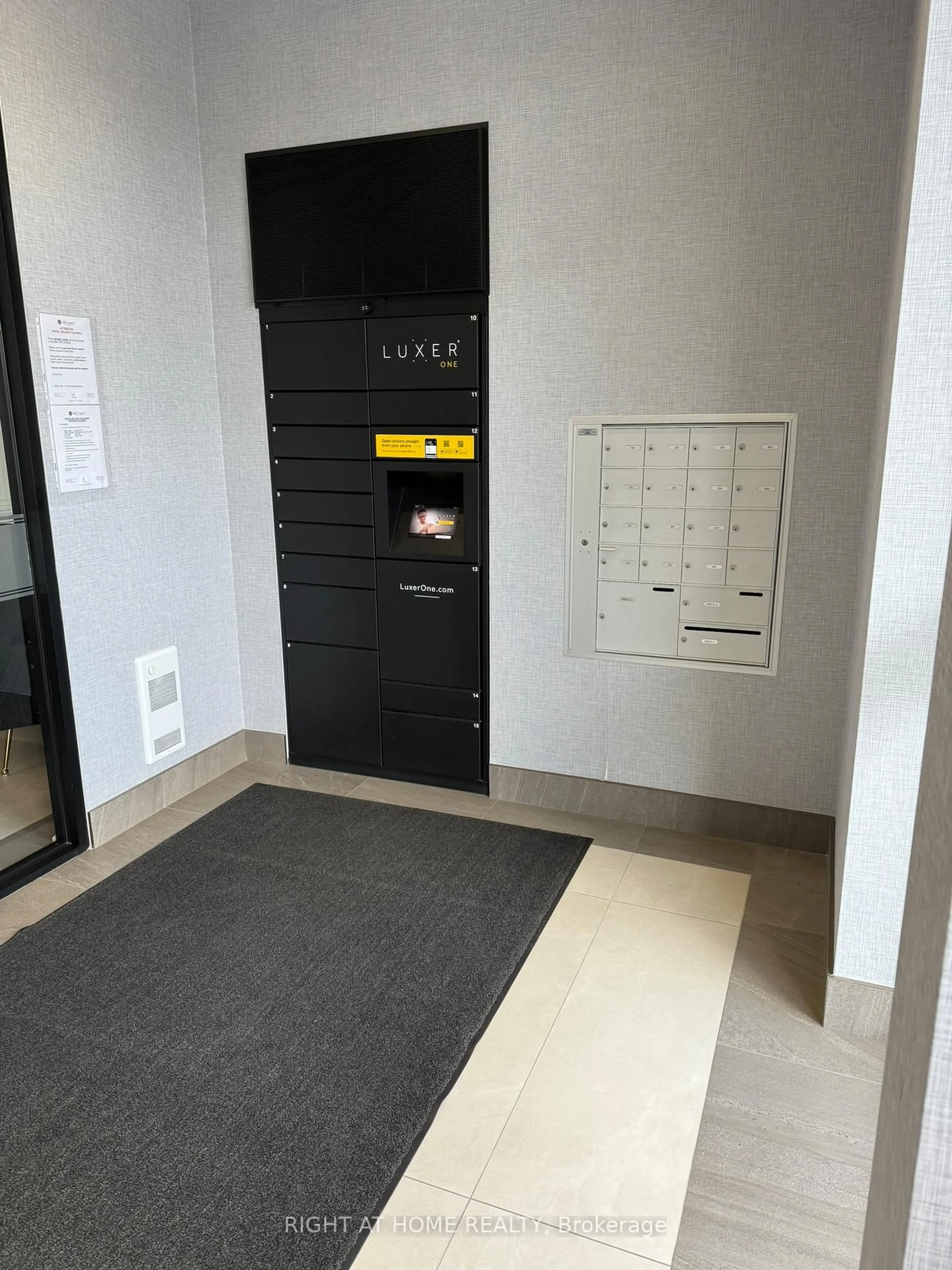 Indoor foyer for 208 MAIN ST UNIONVILLE St #PH02, Markham Ontario L3R 6J8