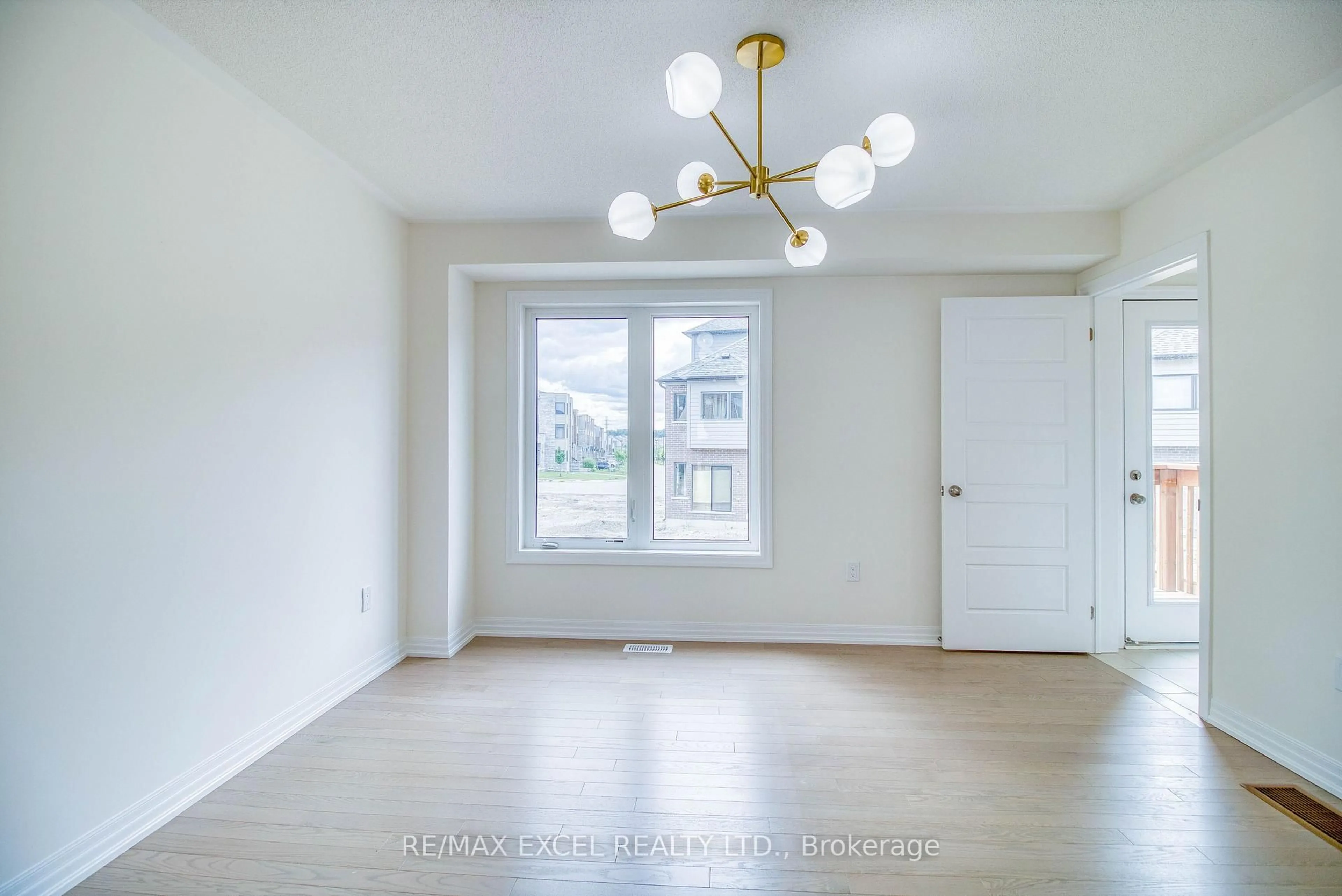 Unknown for 124 Solstice Circ, Newmarket Ontario L3X 0L7