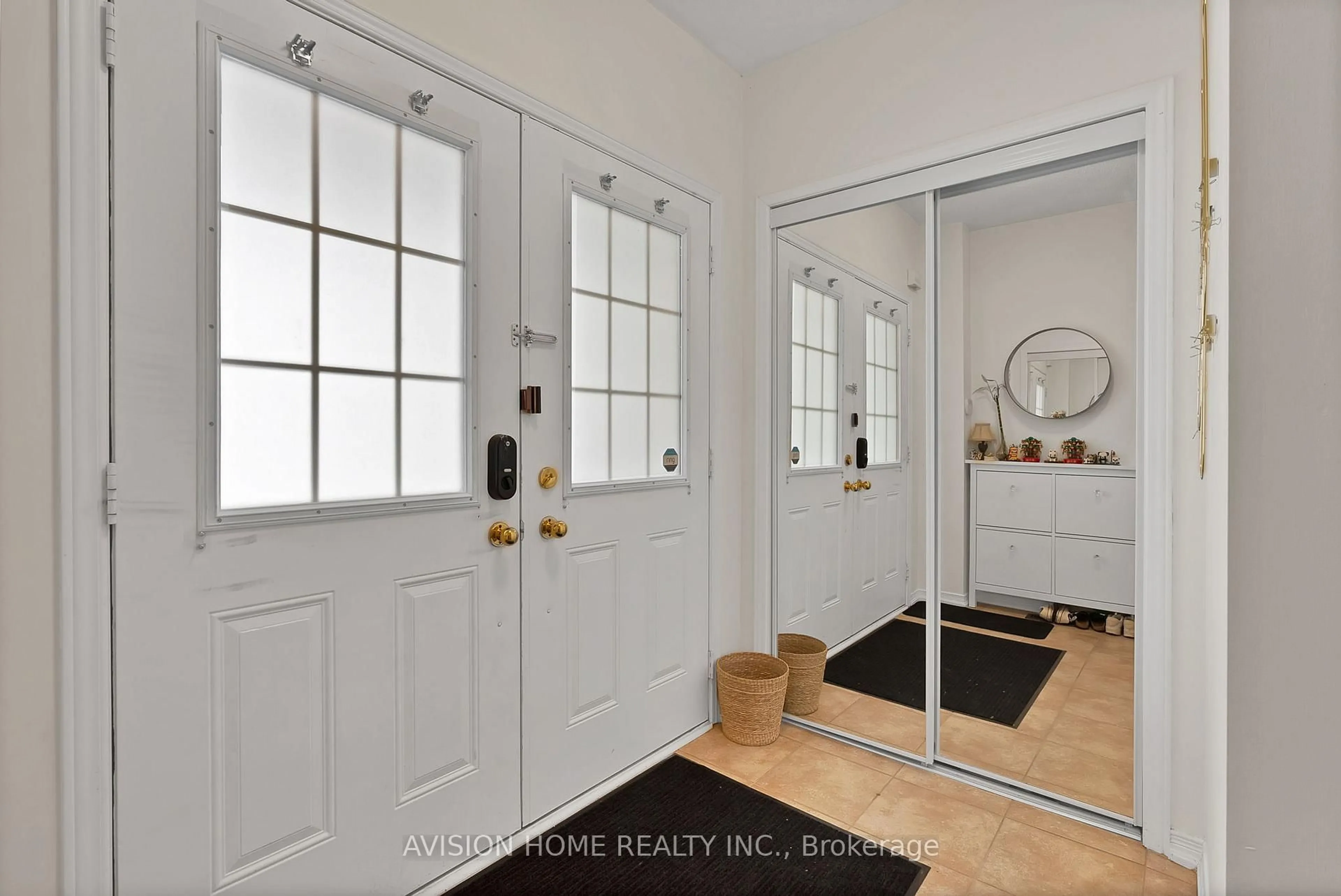 Indoor entryway for 86 Northway Ave, Whitchurch-Stouffville Ontario L4A 0T7