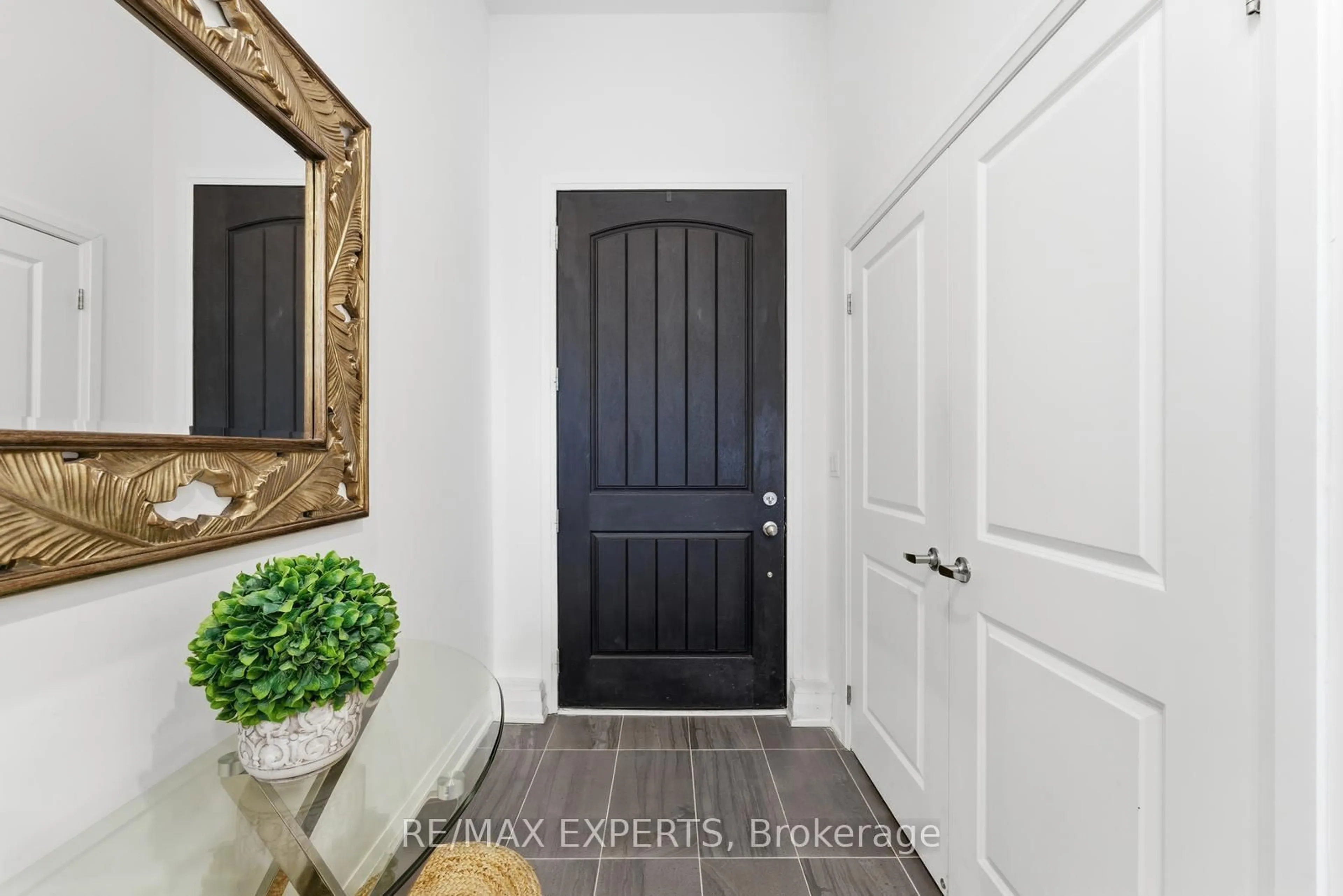 Indoor entryway for 29 Persica St, Richmond Hill Ontario L4E 2T3