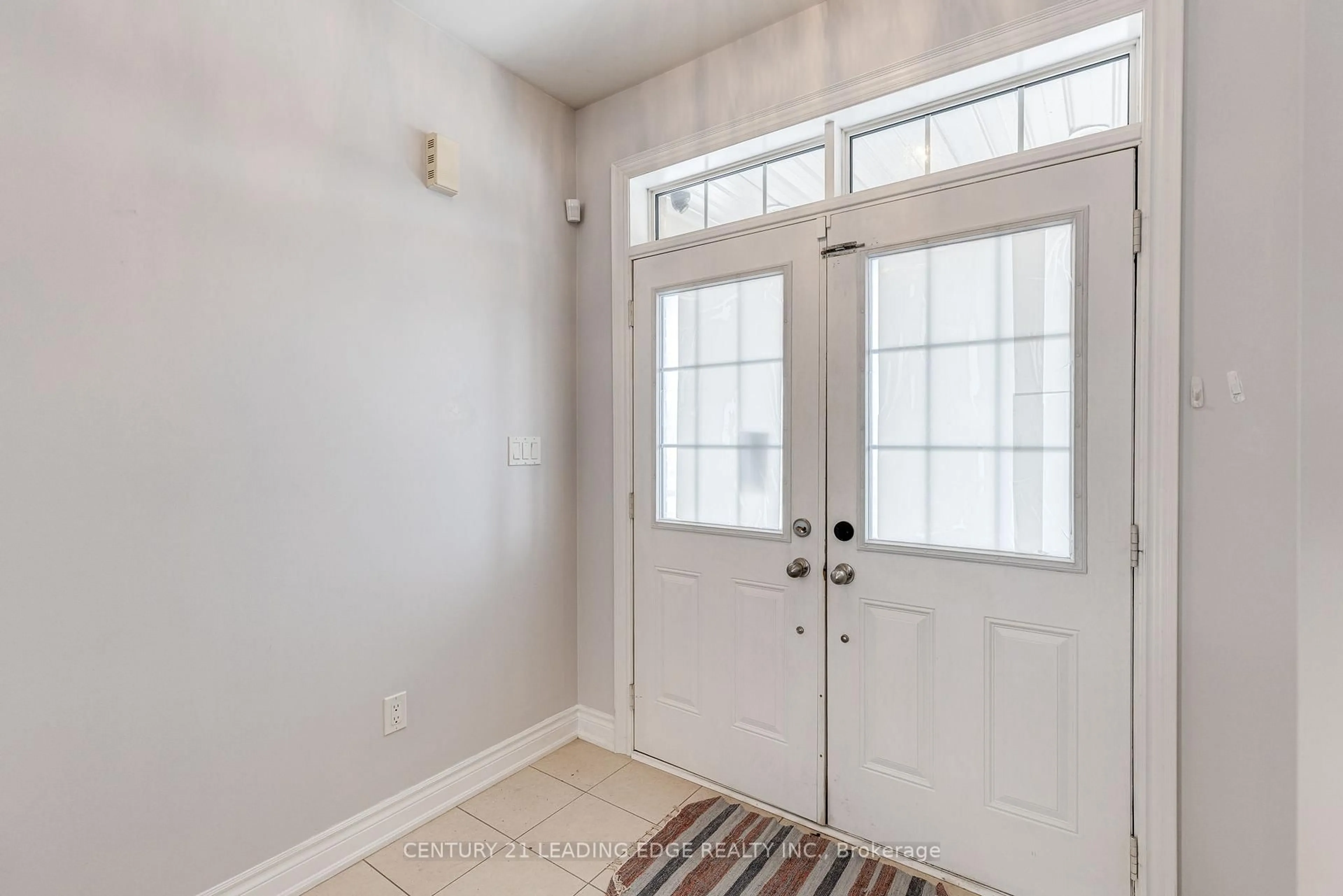 Indoor entryway for 102 MACTIER Dr, Vaughan Ontario L4H 4T9