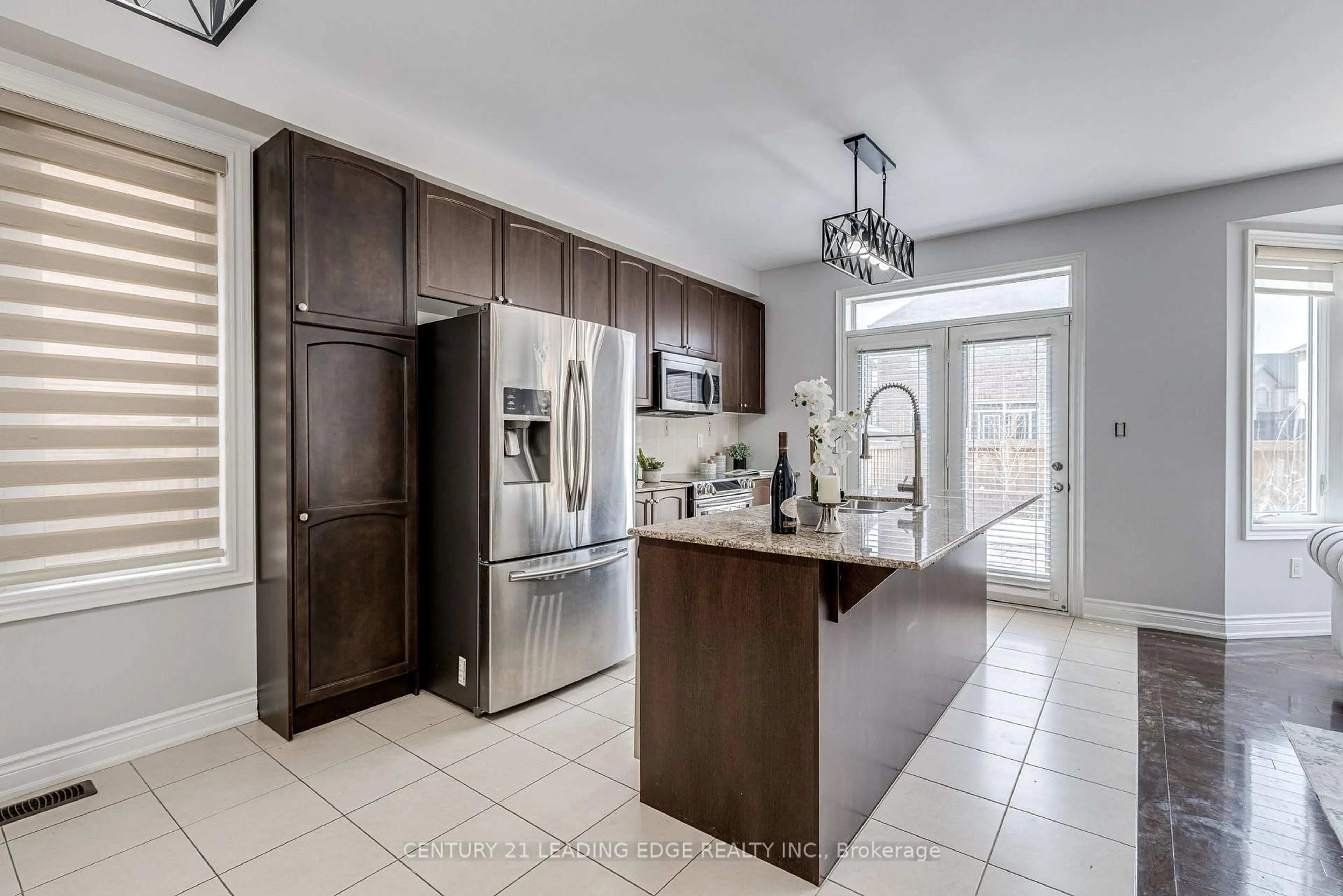 Open concept kitchen, ceramic/tile floor for 102 MACTIER Dr, Vaughan Ontario L4H 4T9