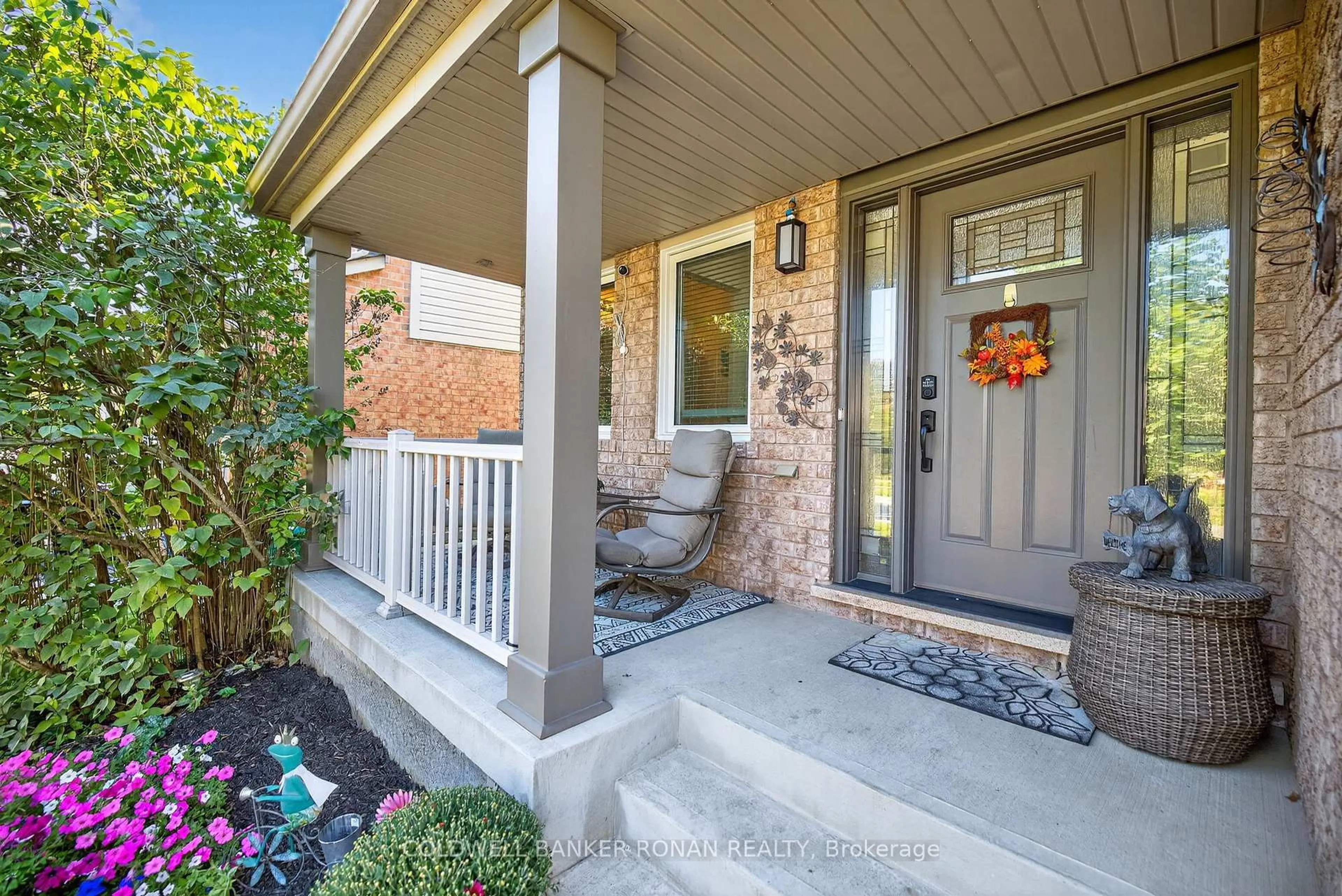 Indoor entryway for 22 Callander Cres, New Tecumseth Ontario L9R 0B4