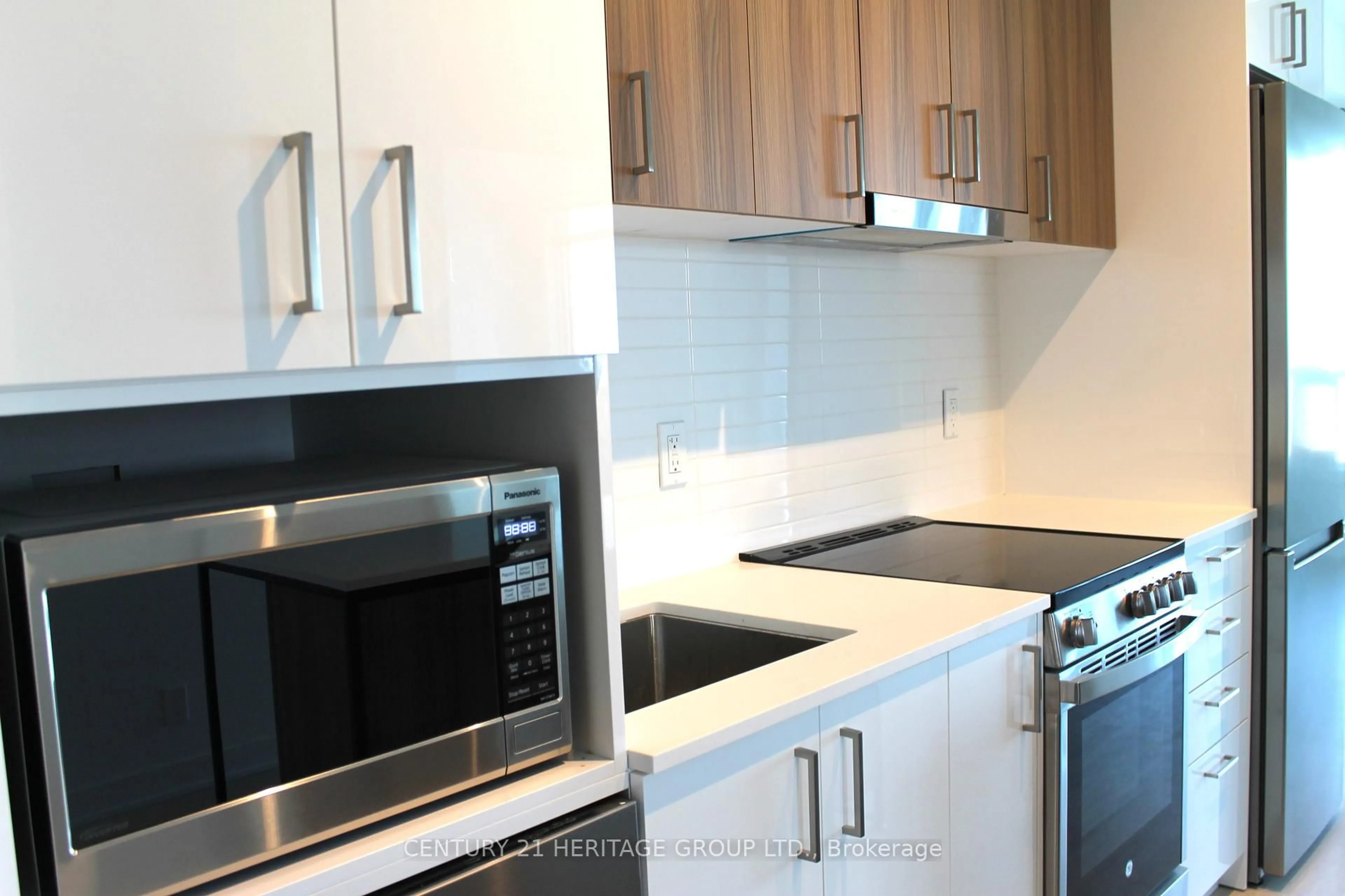 Standard kitchen, unknown for 30 Upper Mall Way #A3410, Vaughan Ontario L4J 0L7