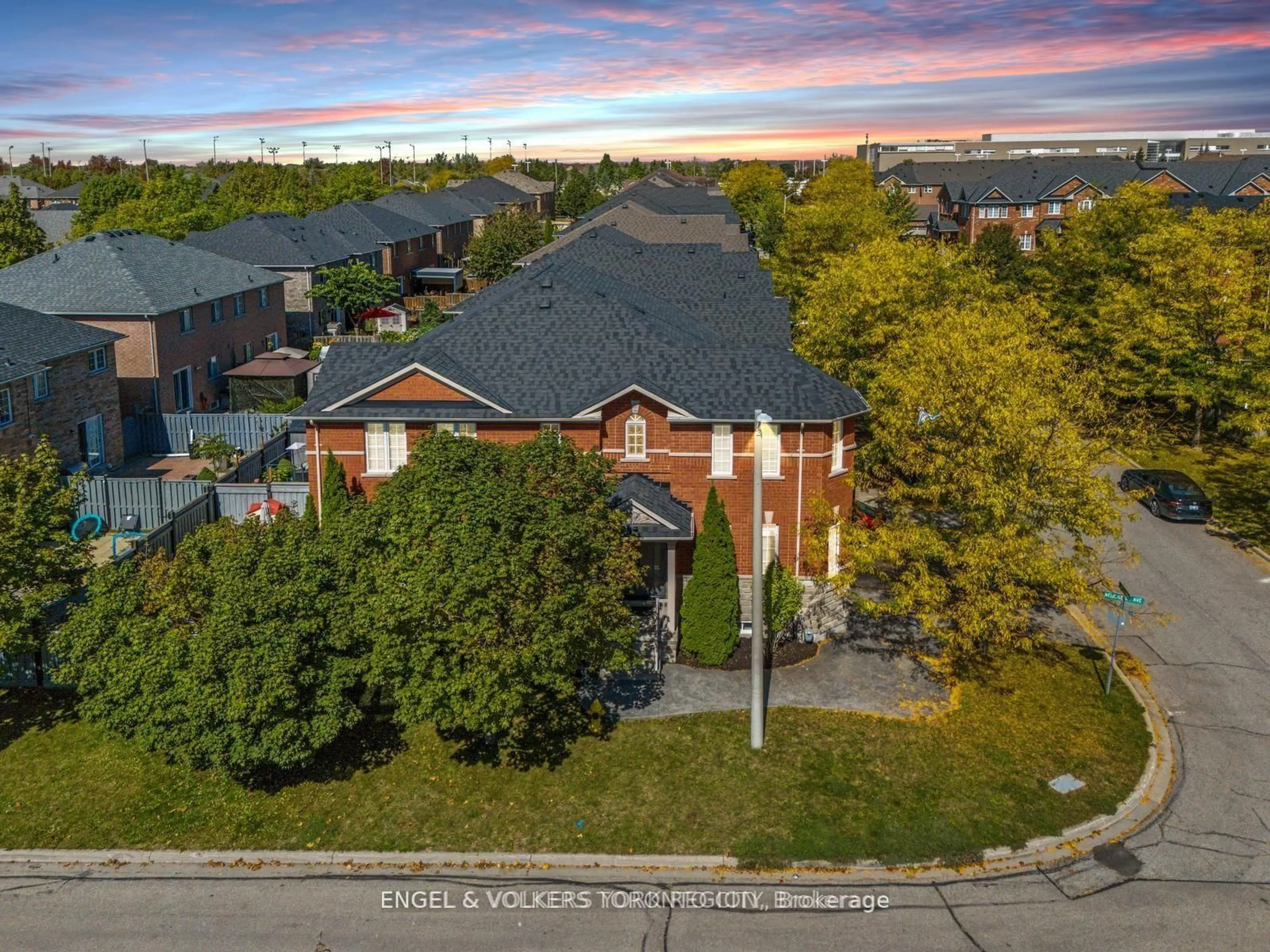 A pic from outside/outdoor area/front of a property/back of a property/a pic from drone, unknown for 2 Fiorentina Ave, Vaughan Ontario L4H 0P2