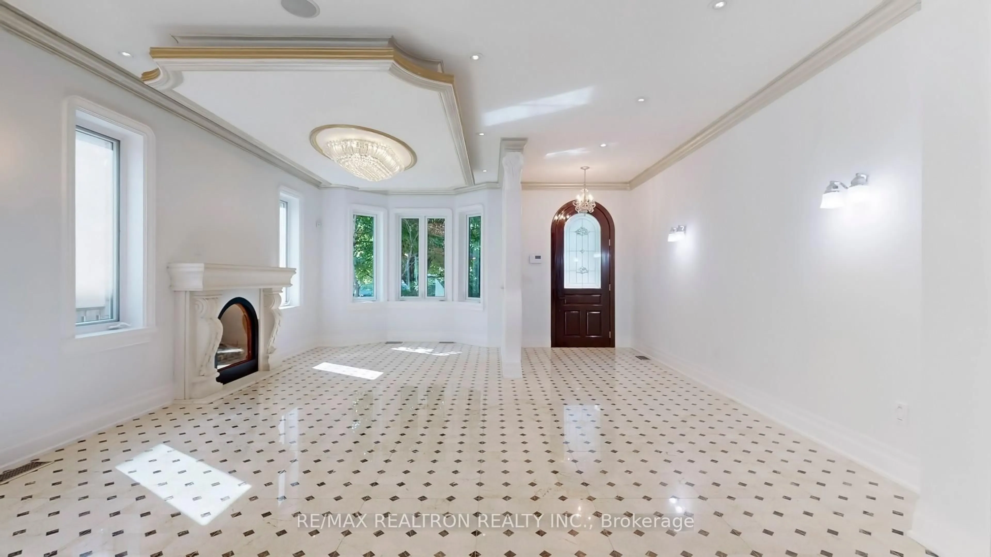 Indoor foyer for 58 Highland Park Blvd, Markham Ontario L3T 1B3