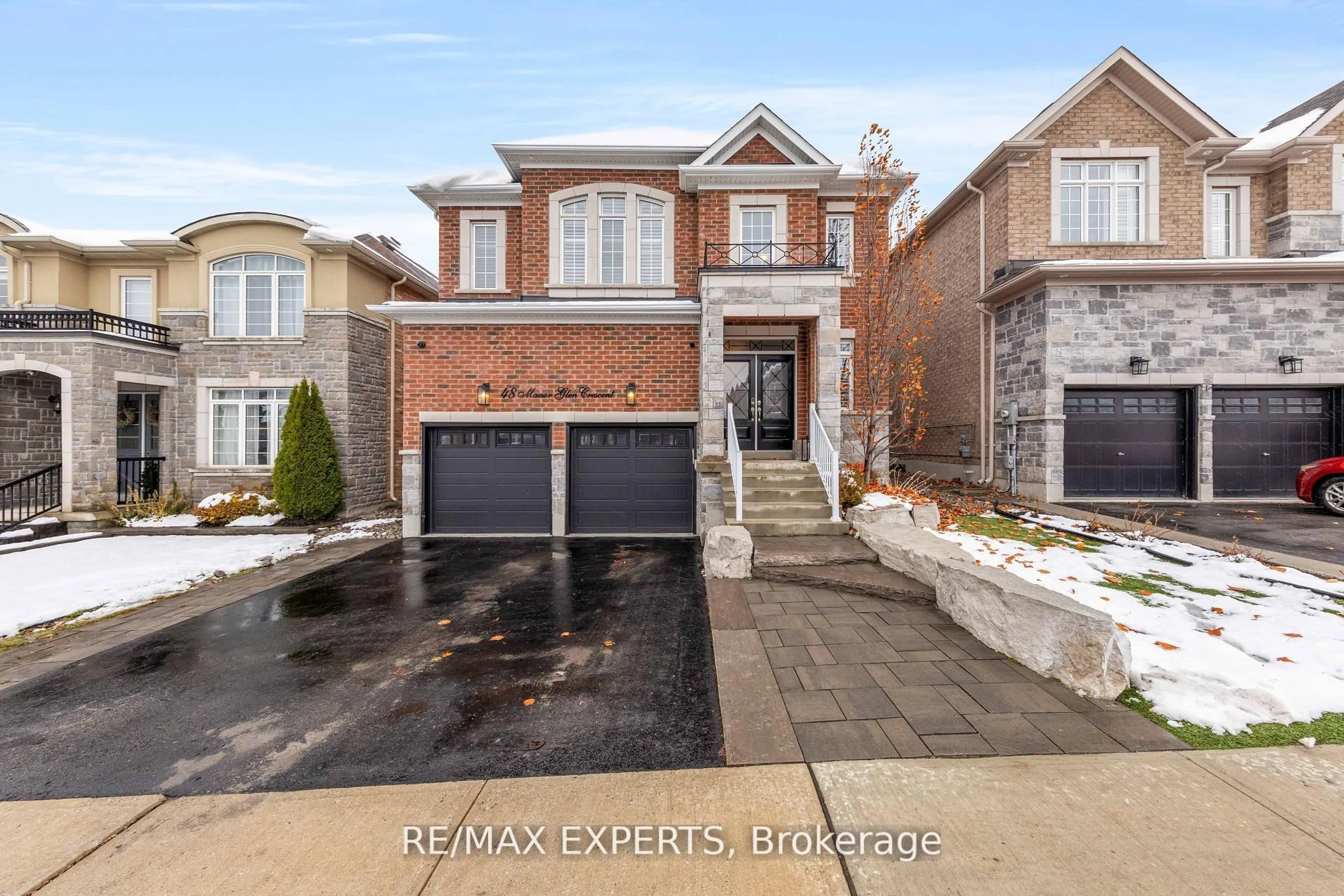 Home with brick exterior material, street for 48 Manor Glen Cres, East Gwillimbury Ontario L0G 1M0