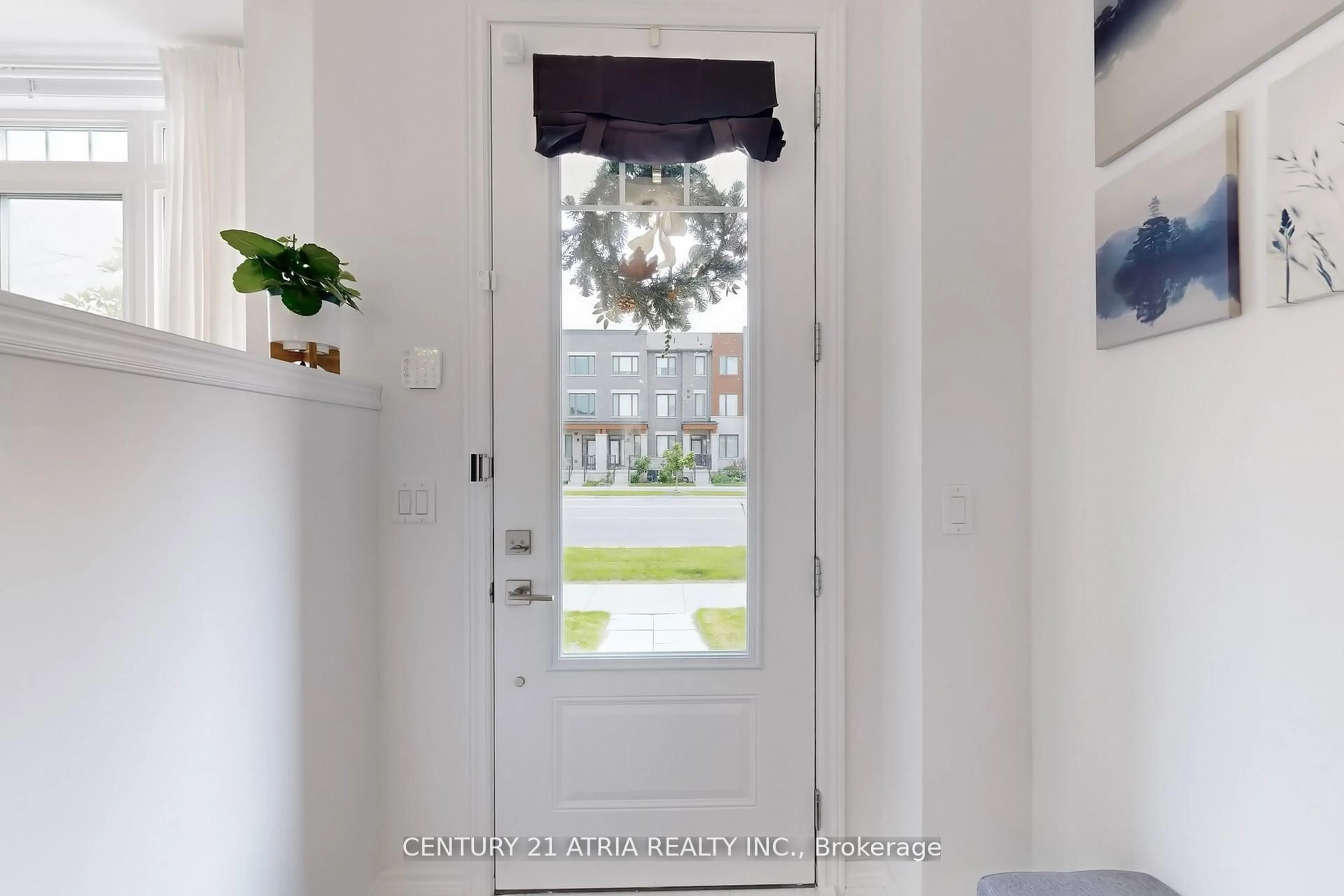 Indoor entryway for 11802 Tenth Line, Whitchurch-Stouffville Ontario L4A 5G2