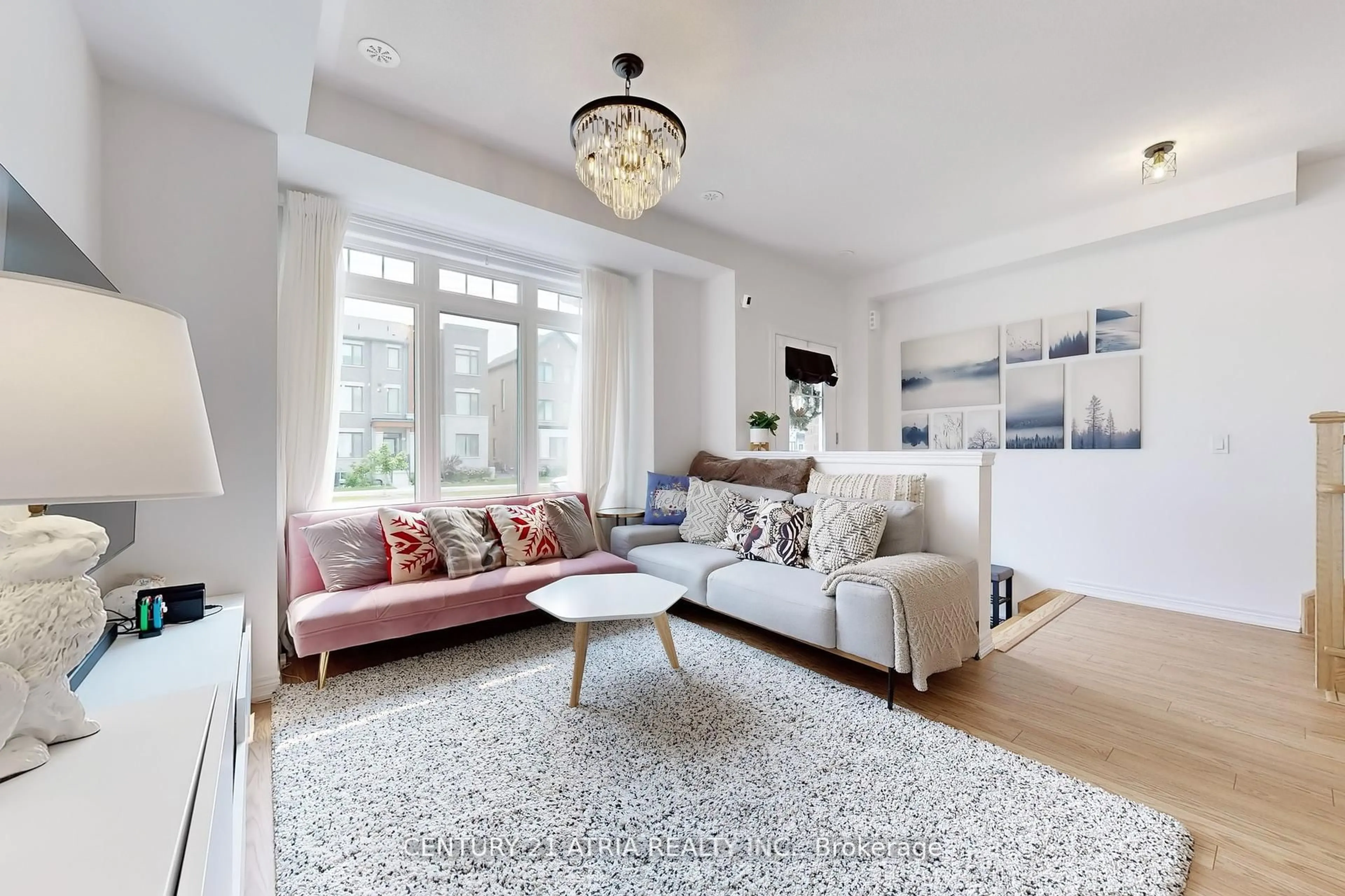 Living room with furniture, carpet floor for 11802 Tenth Line, Whitchurch-Stouffville Ontario L4A 5G2