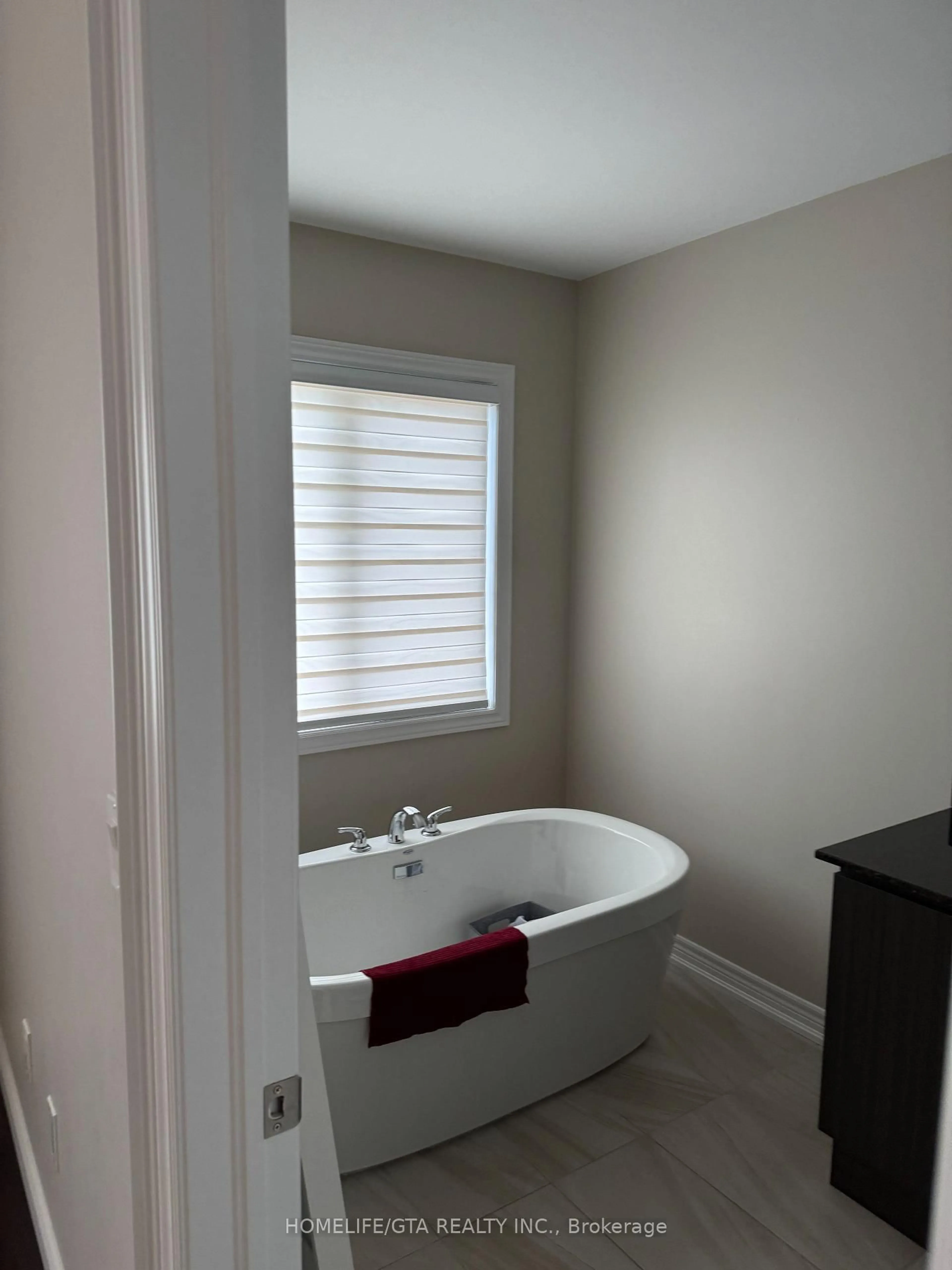 Contemporary bathroom, unknown for 1967 Mcniel St, Innisfil Ontario L9S 0N8